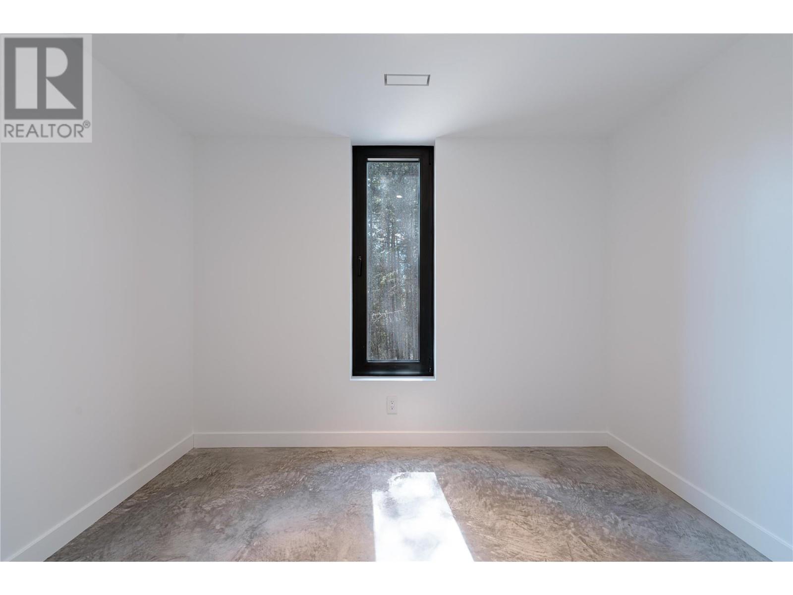 2060 Mcmurdo Road, Golden, BC - Indoor Photo Showing Other Room