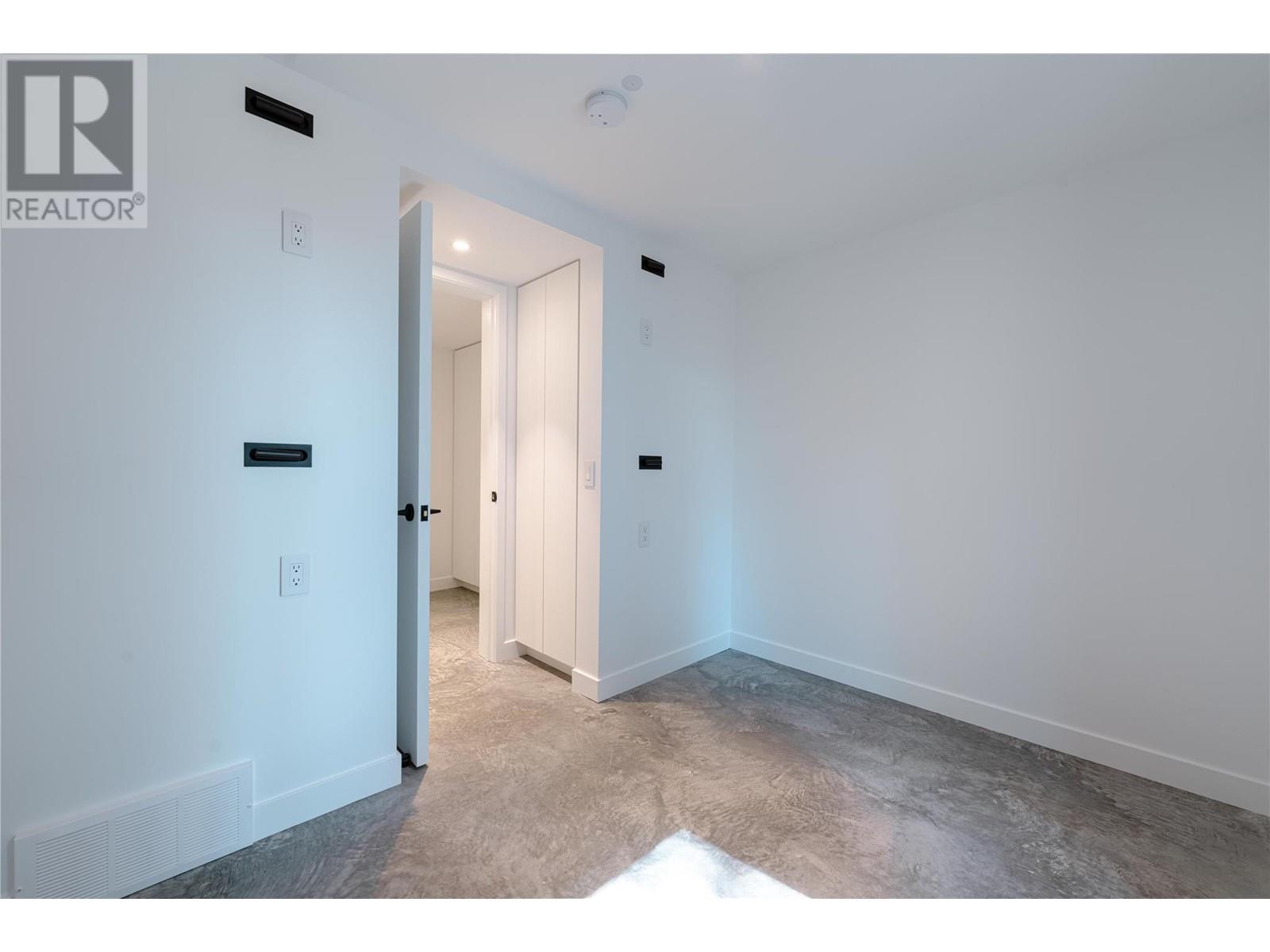 2060 Mcmurdo Road, Golden, BC - Indoor Photo Showing Other Room