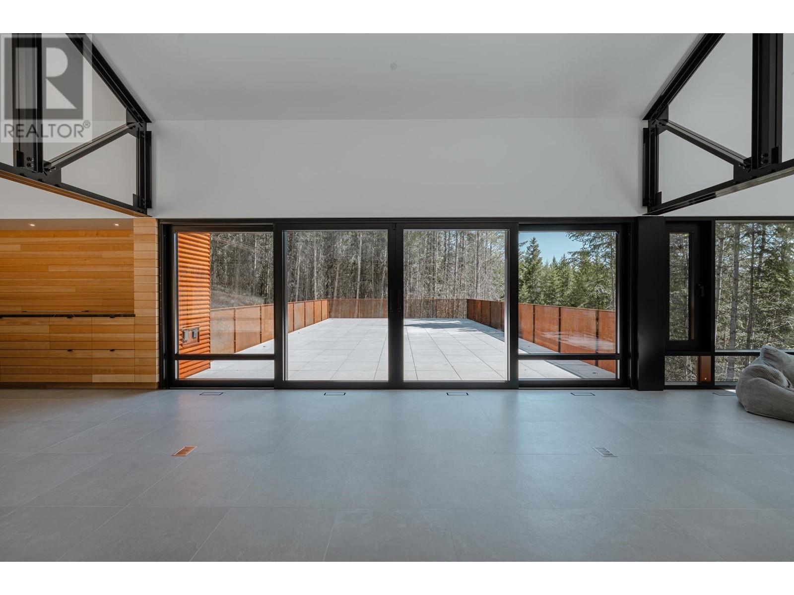 2060 Mcmurdo Road, Golden, BC - Photo Showing Other Room