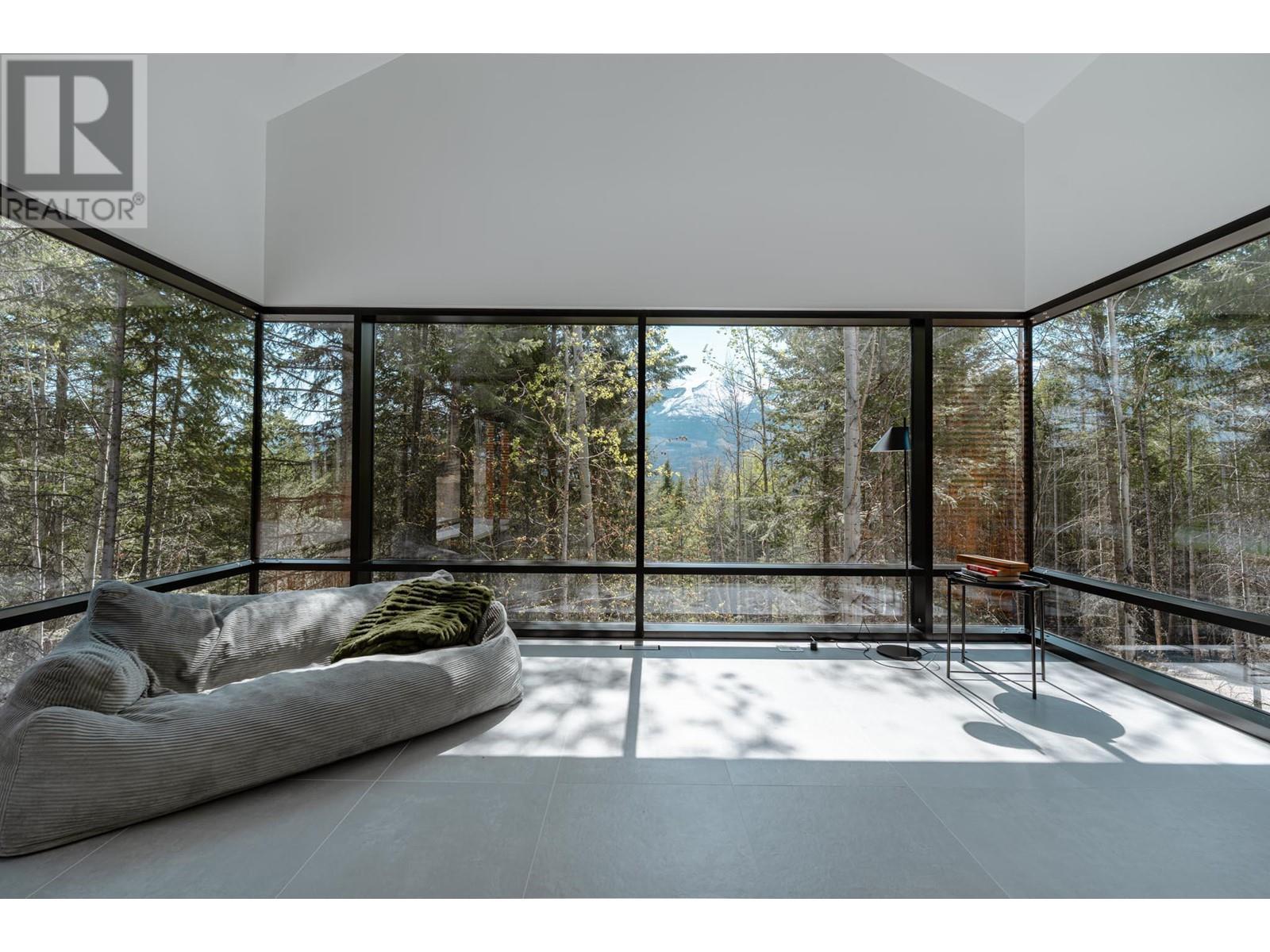 2060 Mcmurdo Road, Golden, BC - Indoor