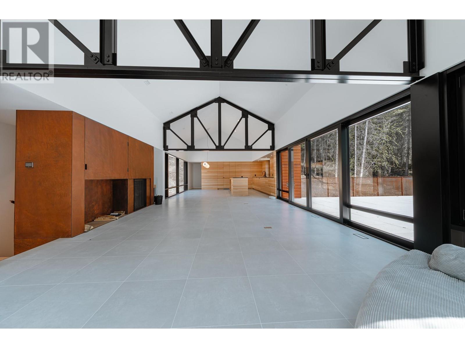 2060 Mcmurdo Road, Golden, BC - Indoor Photo Showing Other Room