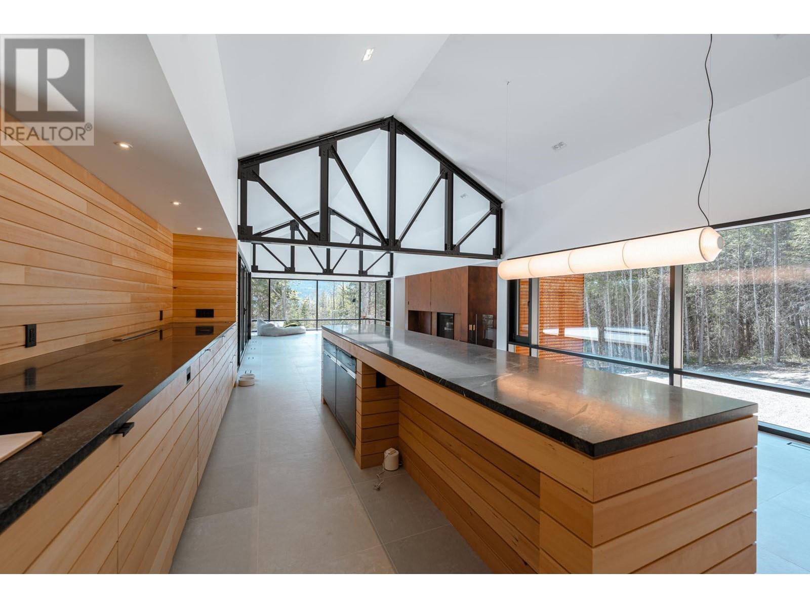 2060 Mcmurdo Road, Golden, BC - Indoor Photo Showing Other Room