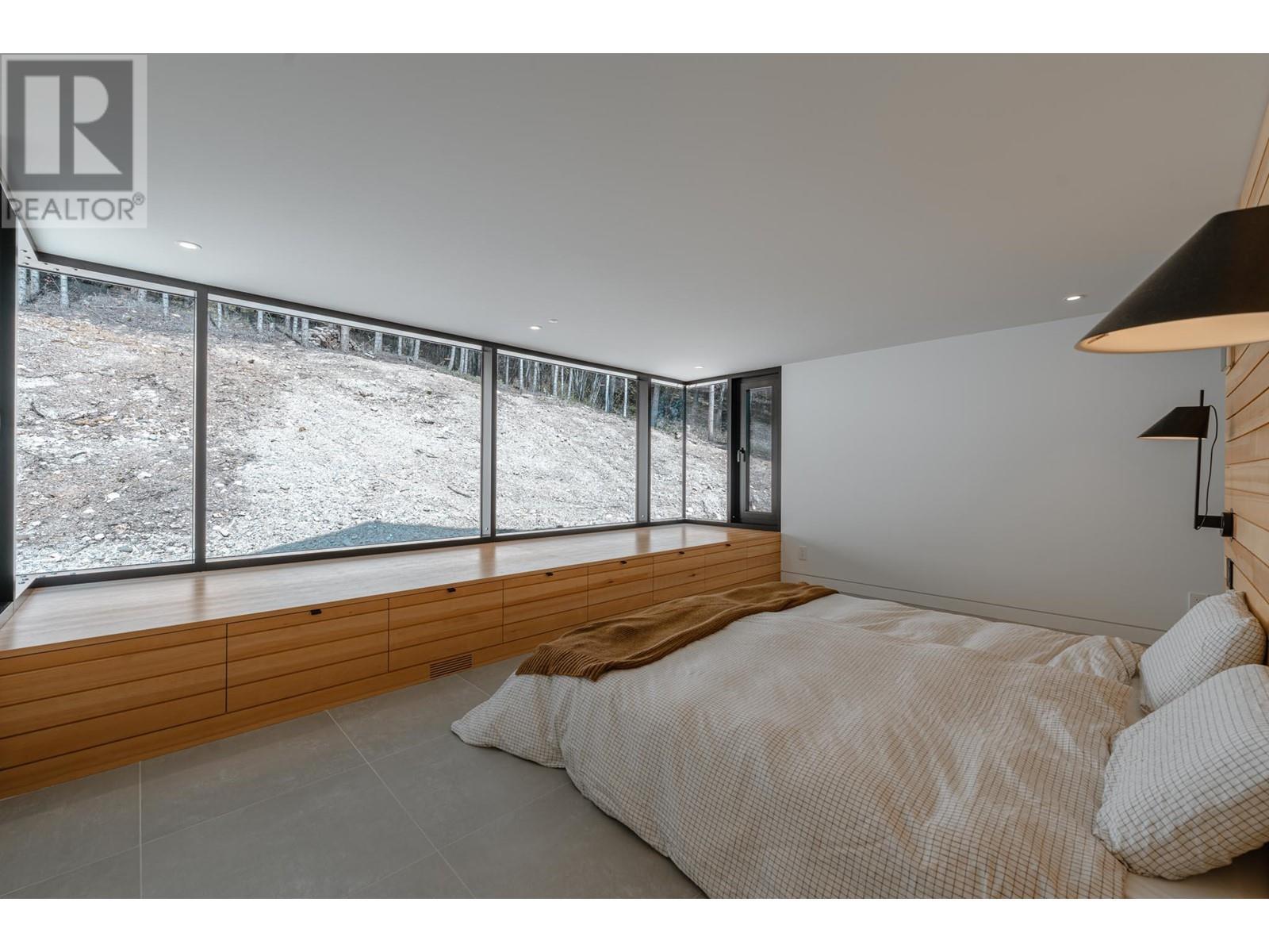 2060 Mcmurdo Road, Golden, BC - Indoor Photo Showing Other Room