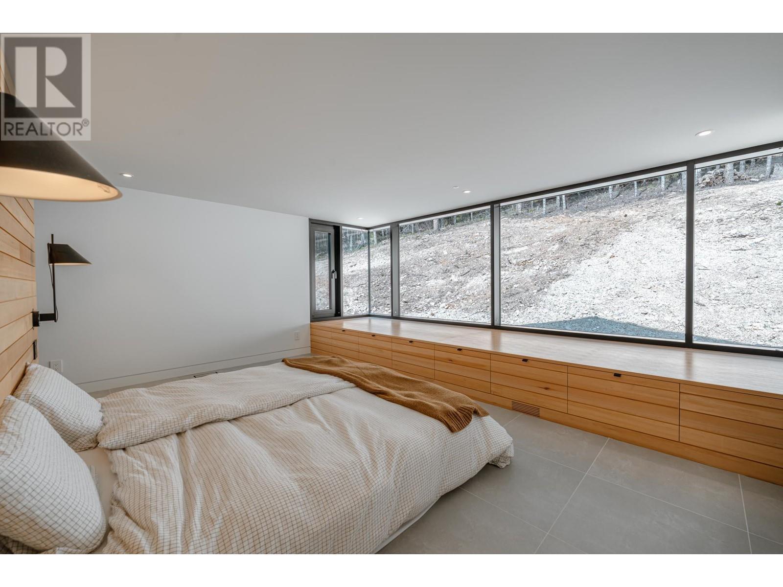 2060 Mcmurdo Road, Golden, BC - Indoor