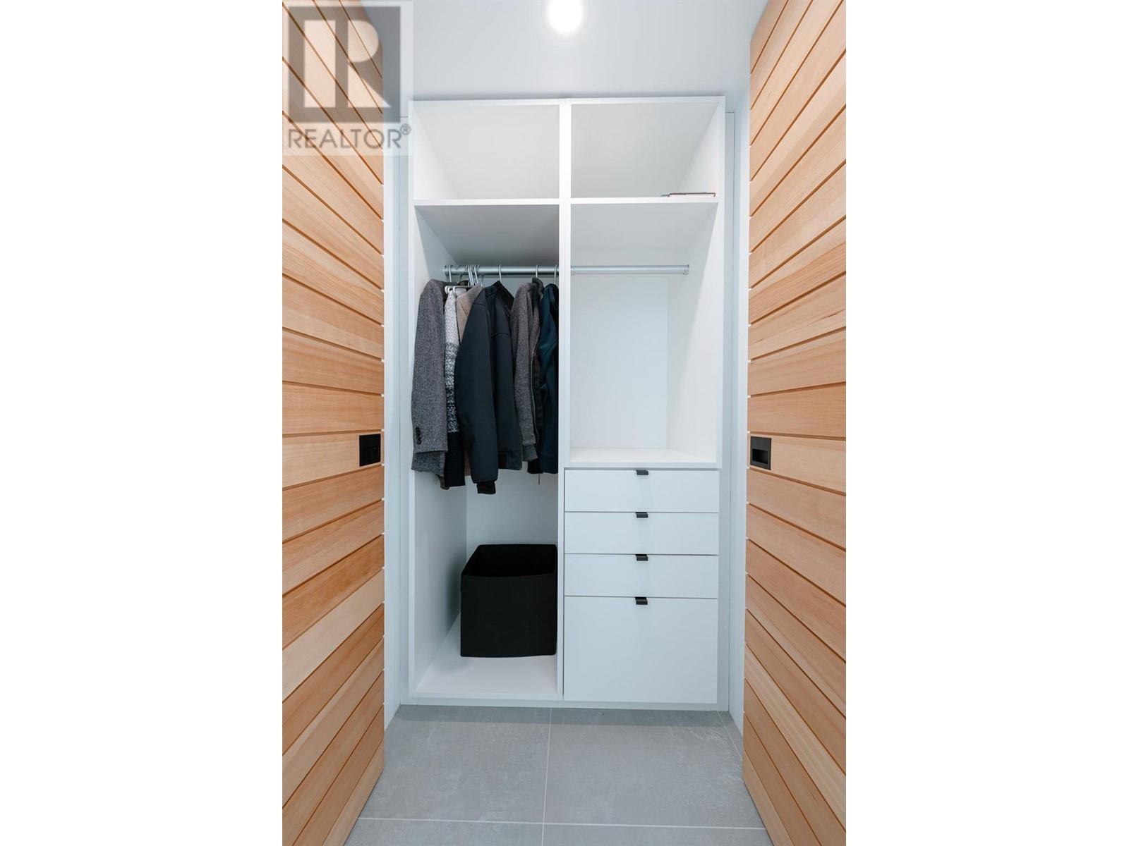 2060 Mcmurdo Road, Golden, BC - Indoor