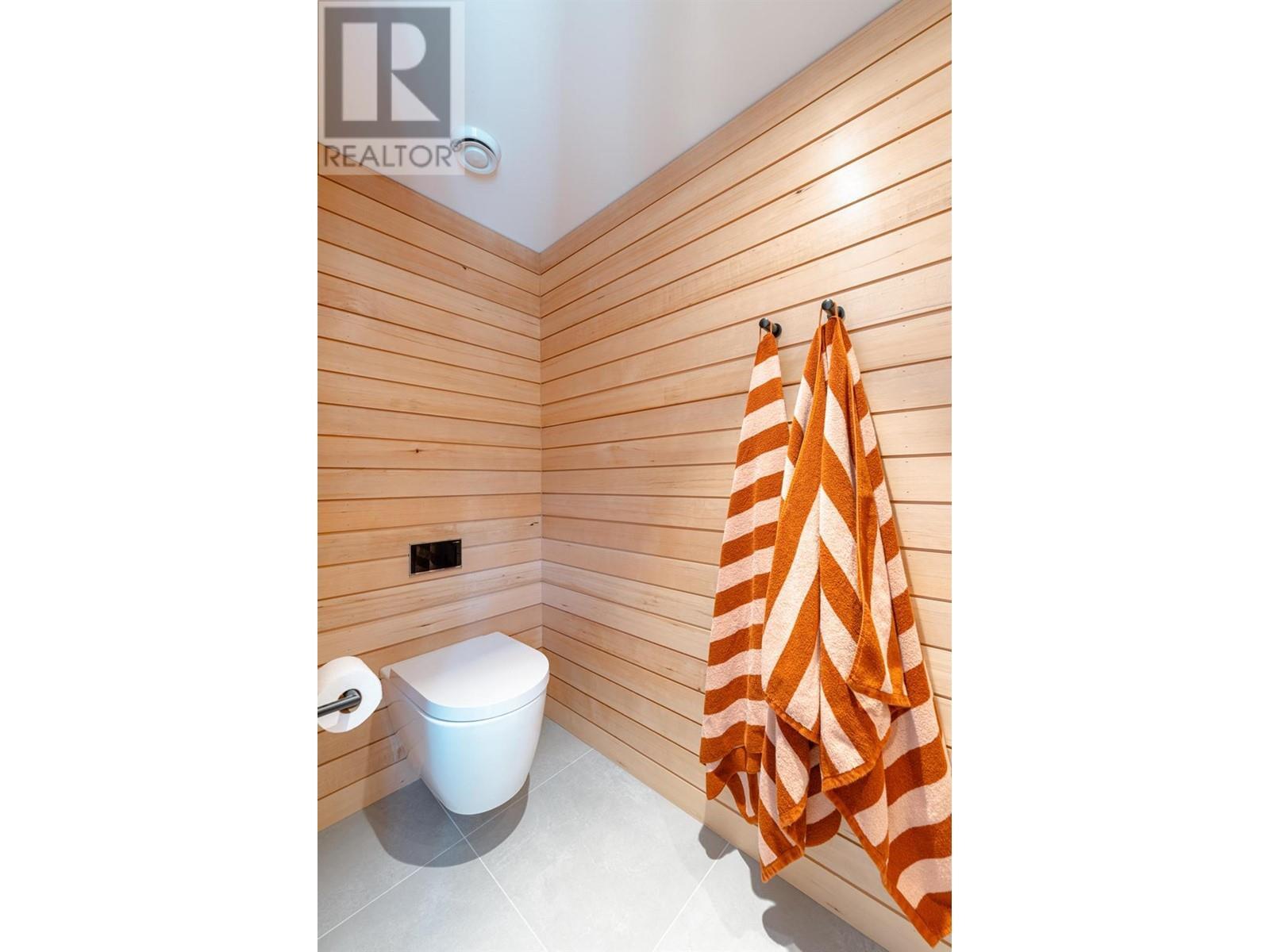 2060 Mcmurdo Road, Golden, BC - Indoor