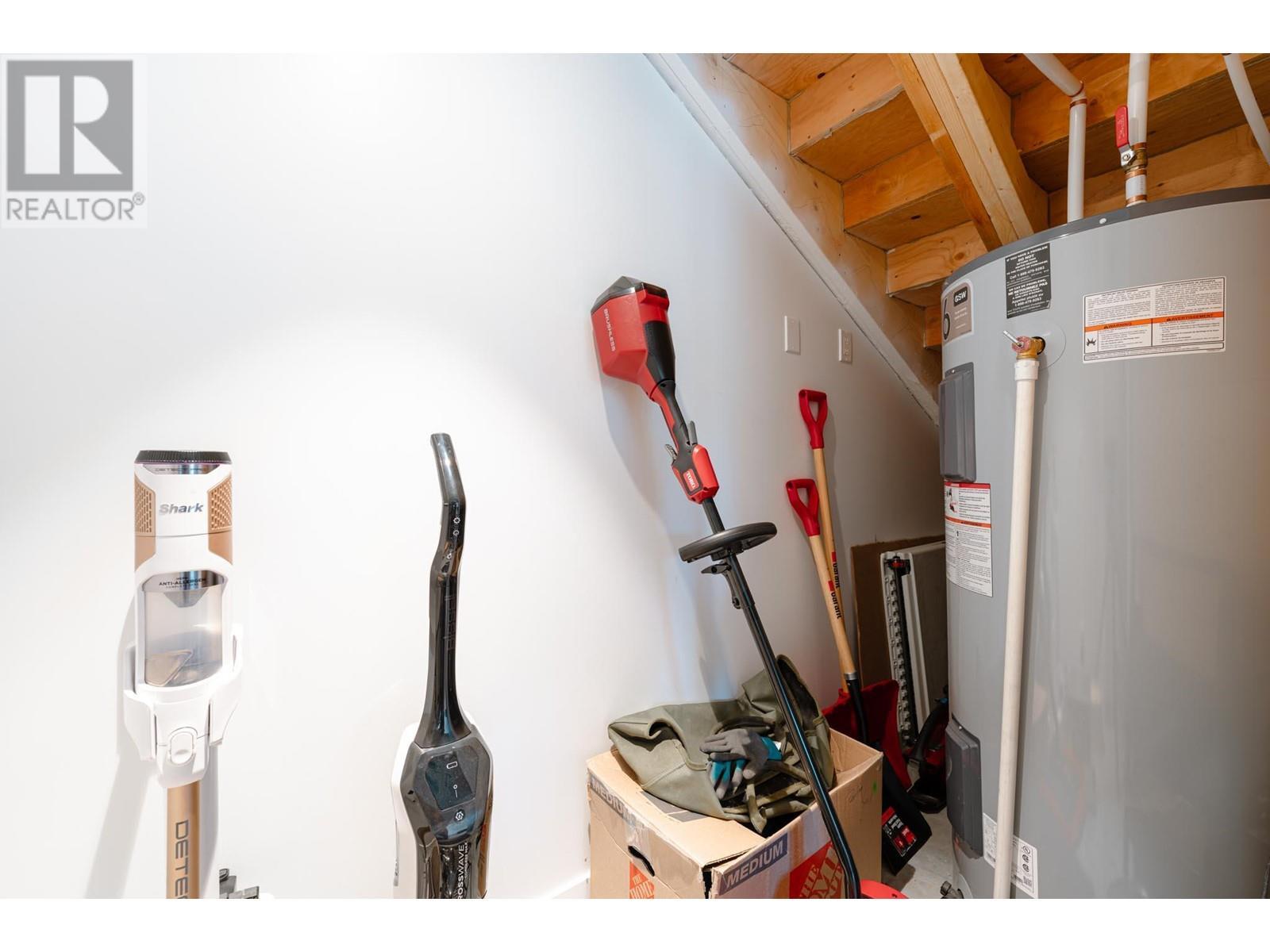 2060 Mcmurdo Road, Golden, BC - Indoor Photo Showing Basement