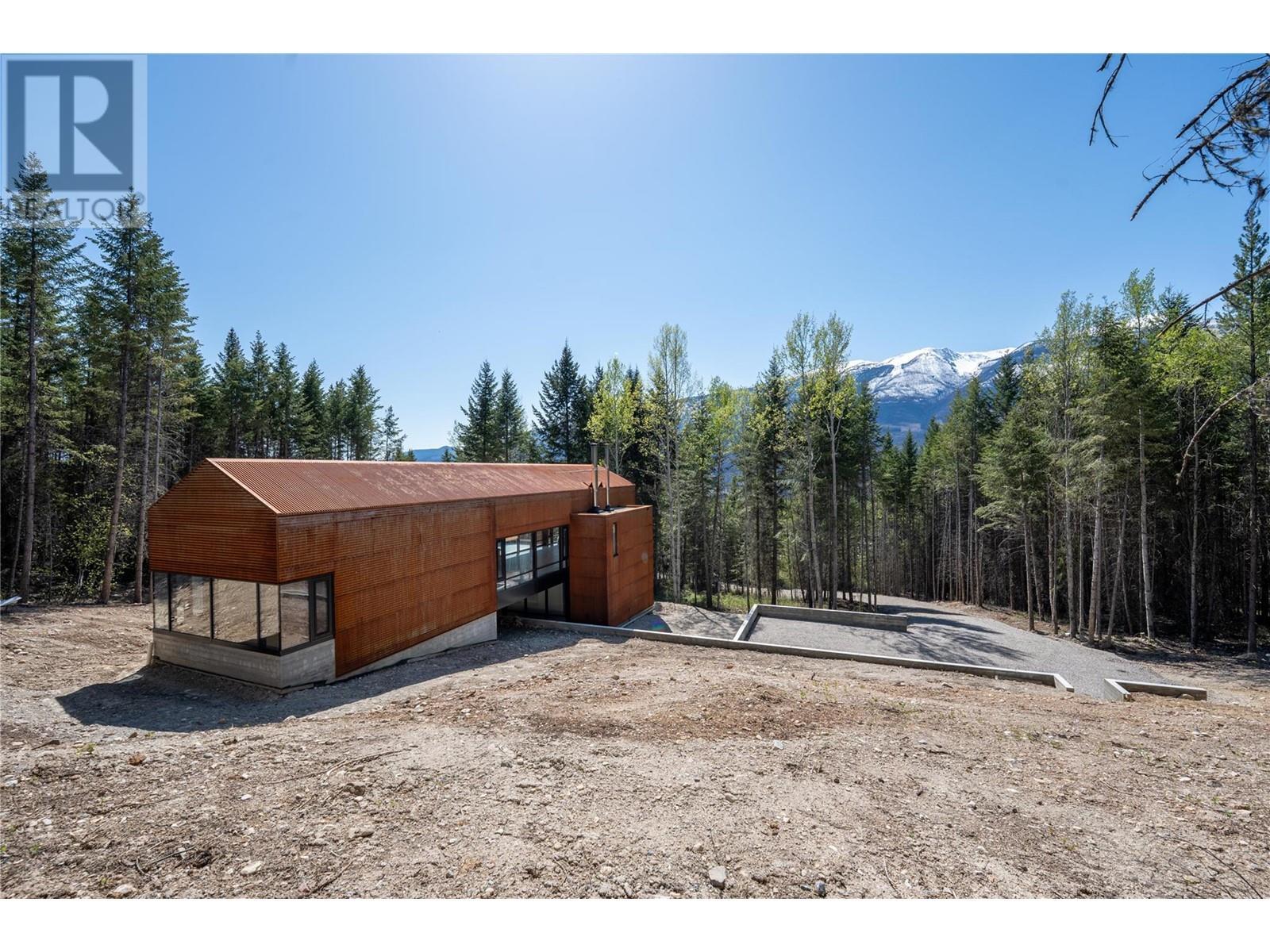 2060 Mcmurdo Road, Golden, BC - Outdoor