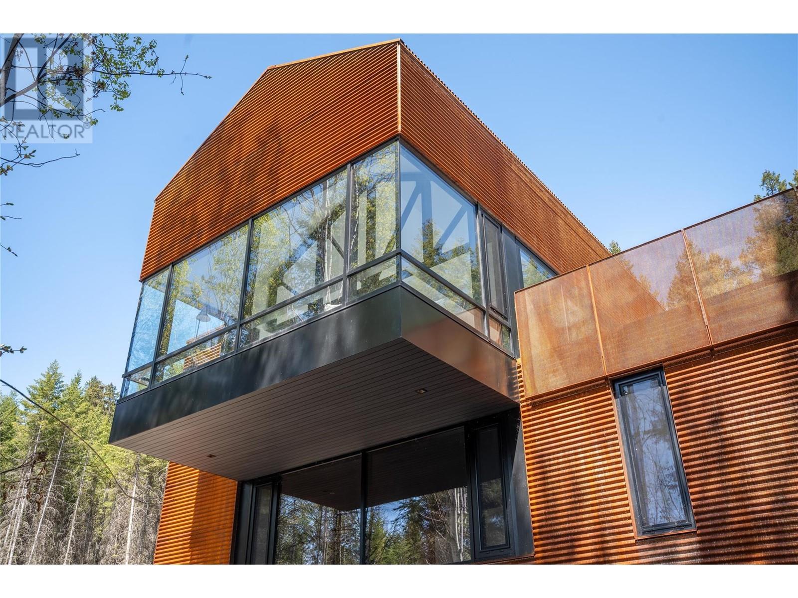 2060 Mcmurdo Road, Golden, BC - Outdoor With Exterior