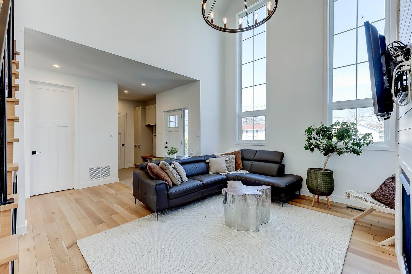 Salon - 530 Rue Pierre-Lebeau, Farnham, QC - Indoor