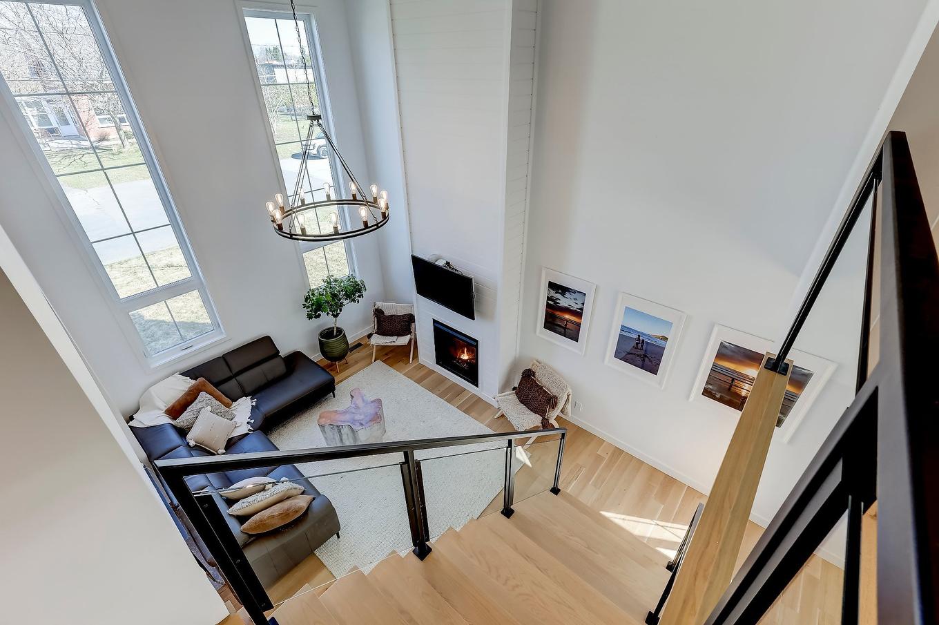 Salon - 530 Rue Pierre-Lebeau, Farnham, QC - Indoor Photo Showing Other Room