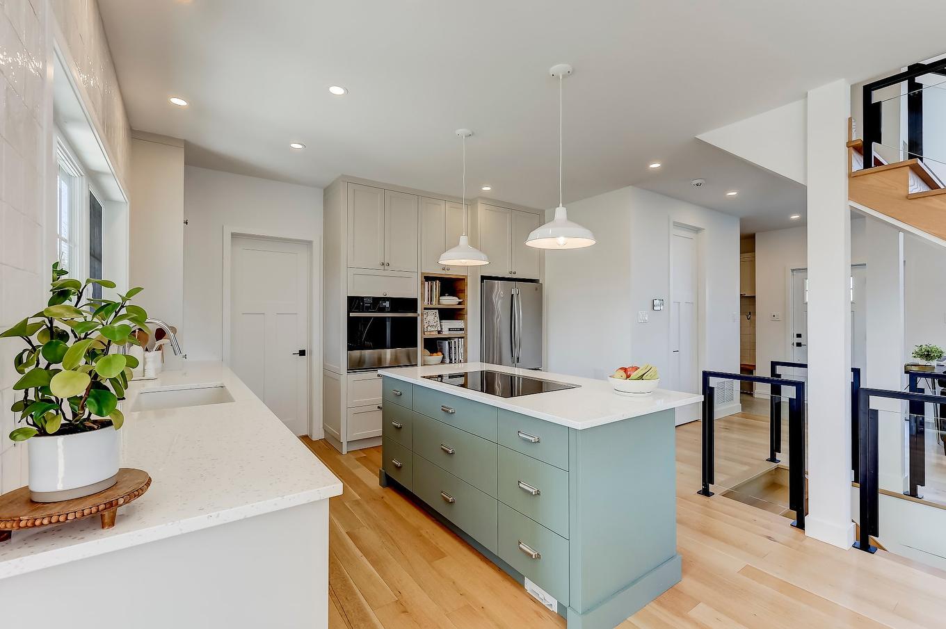 Cuisine - 530 Rue Pierre-Lebeau, Farnham, QC - Indoor Photo Showing Kitchen With Upgraded Kitchen