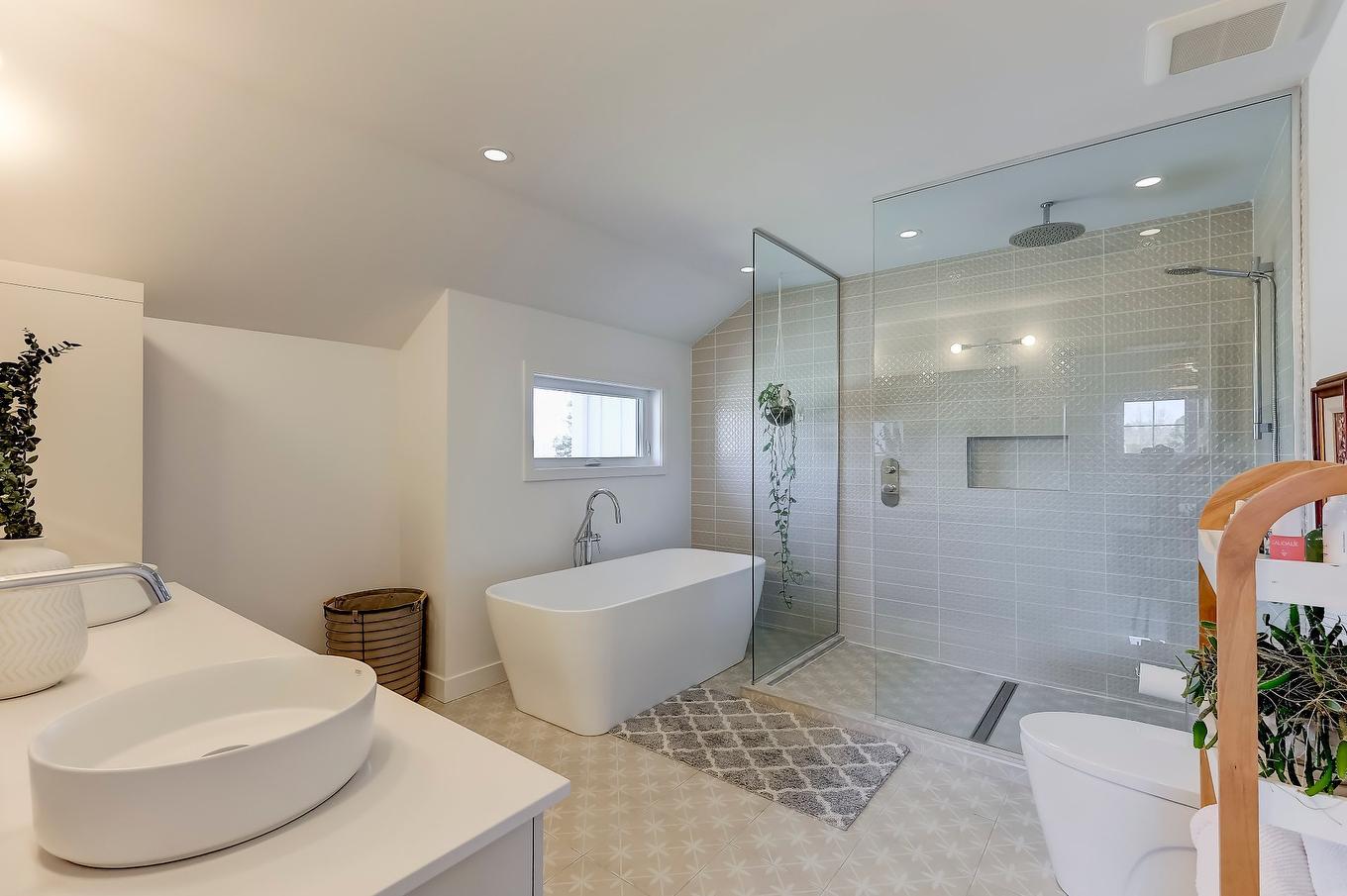 Salle de bains attenante à la CCP - 530 Rue Pierre-Lebeau, Farnham, QC - Indoor Photo Showing Bathroom