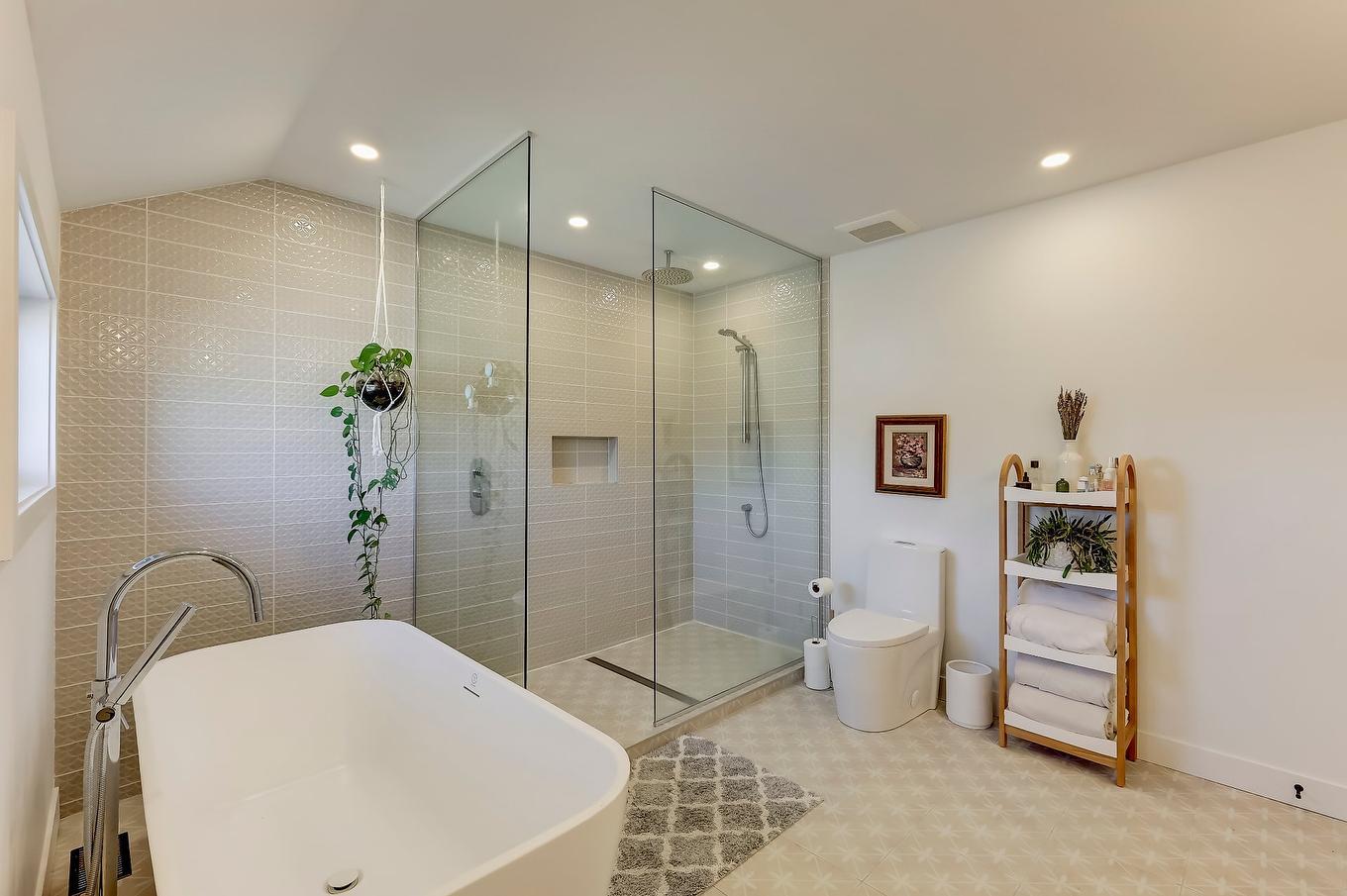 Salle de bains attenante à la CCP - 530 Rue Pierre-Lebeau, Farnham, QC - Indoor Photo Showing Bathroom