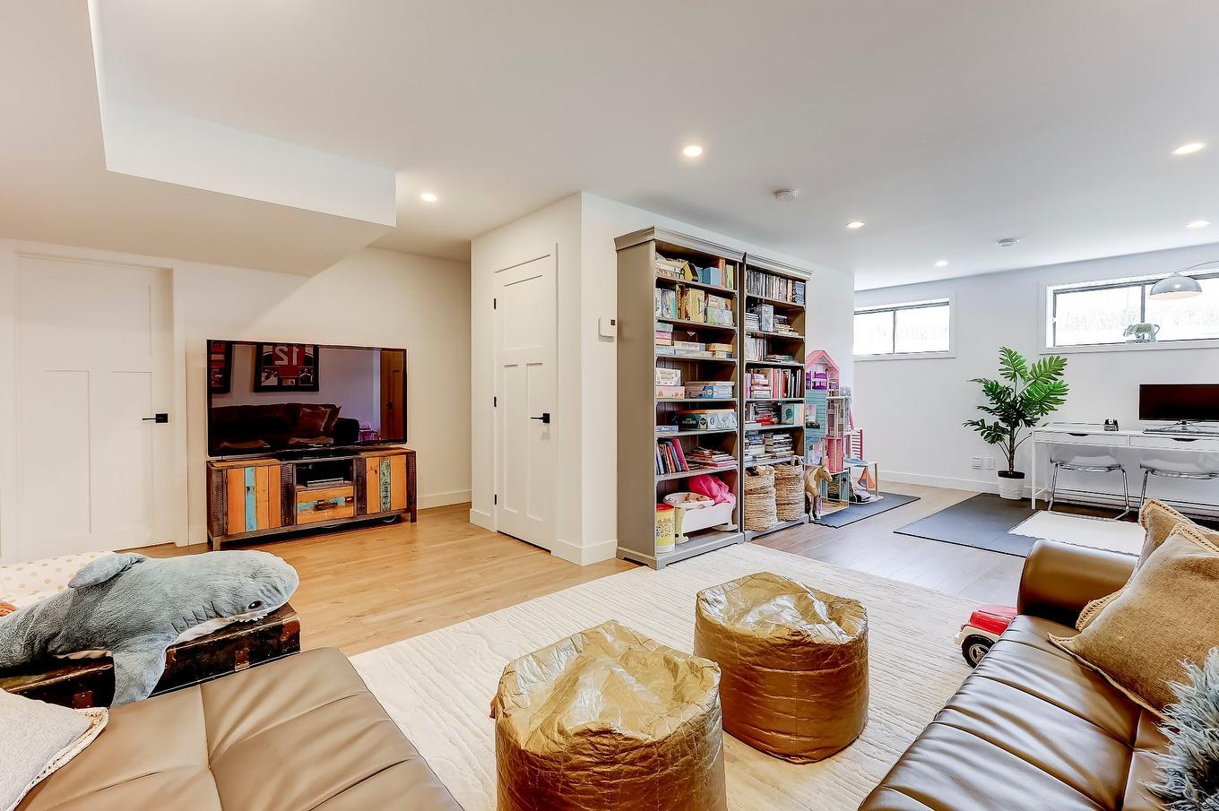 Salle familiale - 530 Rue Pierre-Lebeau, Farnham, QC - Indoor Photo Showing Living Room