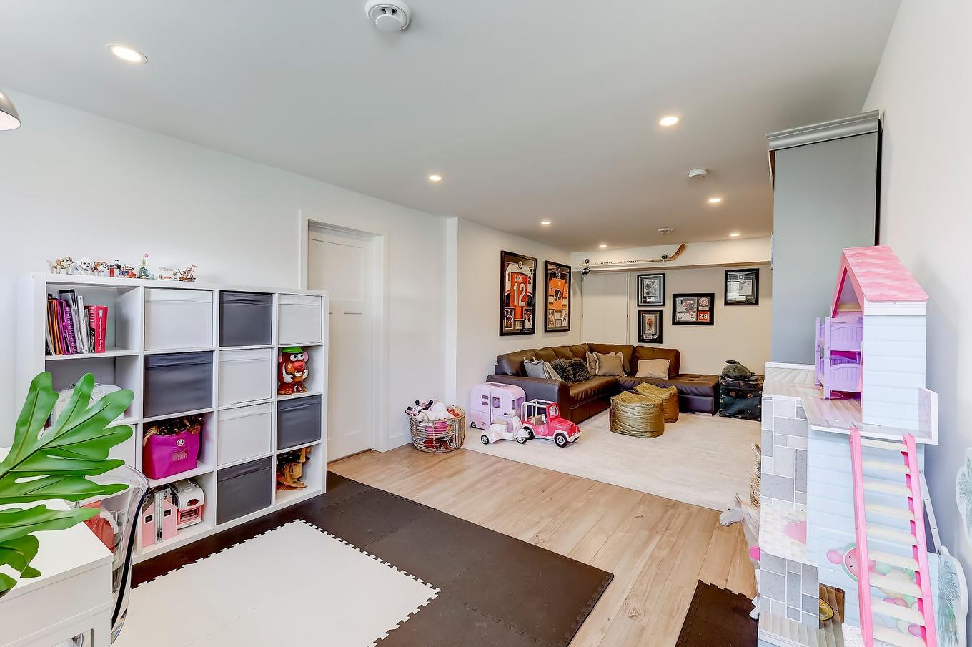 Salle familiale - 530 Rue Pierre-Lebeau, Farnham, QC - Indoor