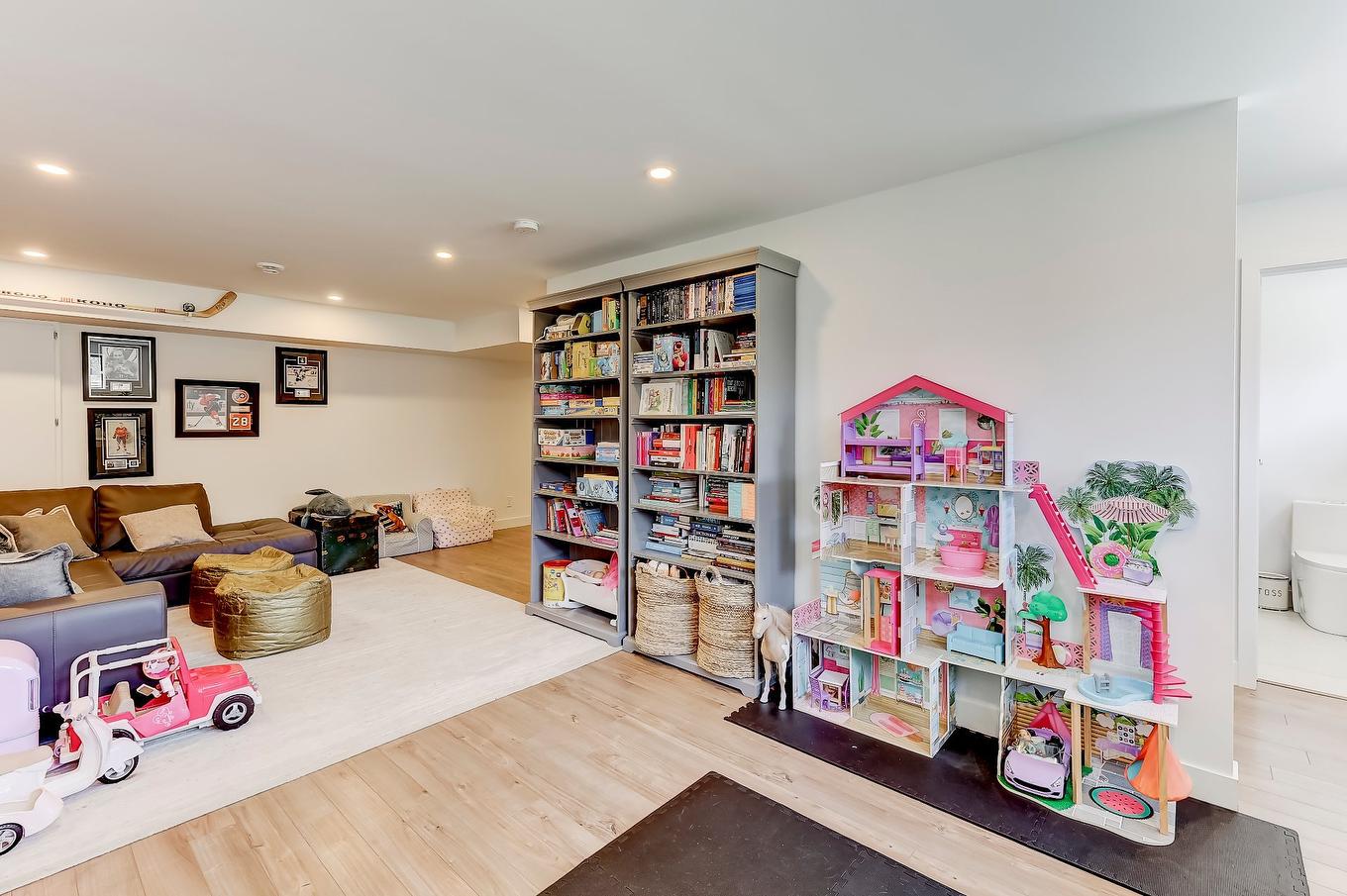 Salle familiale - 530 Rue Pierre-Lebeau, Farnham, QC - Indoor