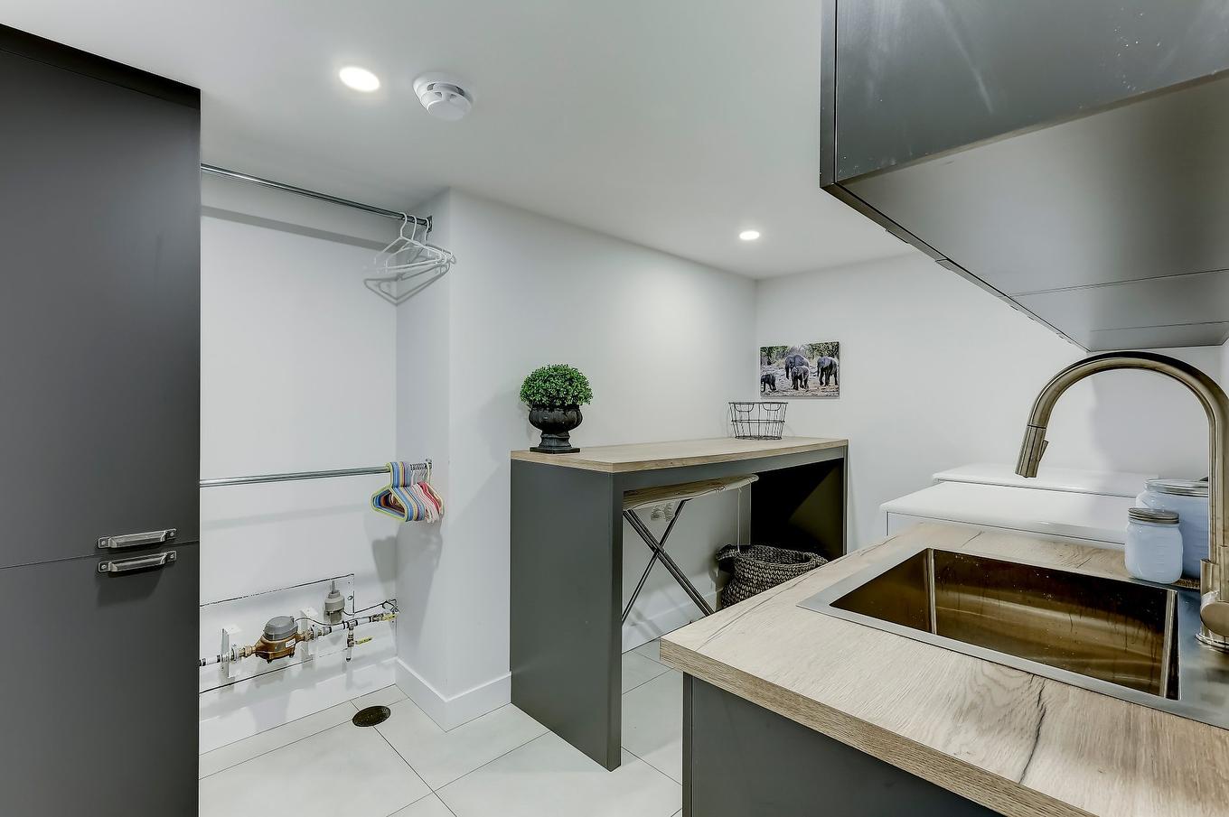 Salle de lavage - 530 Rue Pierre-Lebeau, Farnham, QC - Indoor