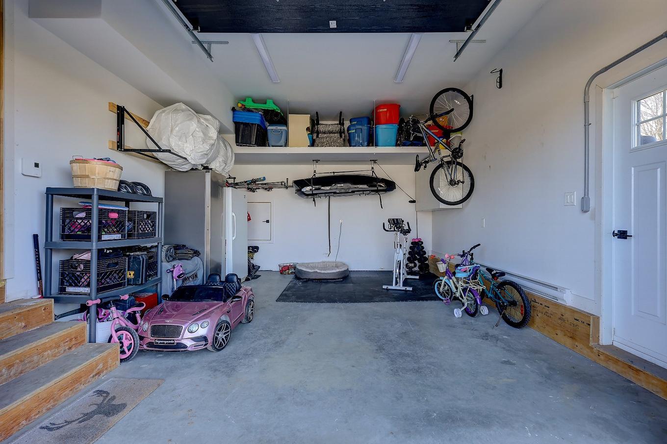 Garage - 530 Rue Pierre-Lebeau, Farnham, QC - Indoor Photo Showing Garage