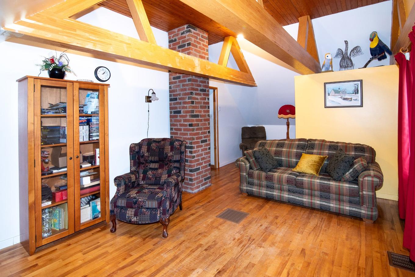 Living room - 309 Rue Taché, Saint-Pascal, QC - Indoor