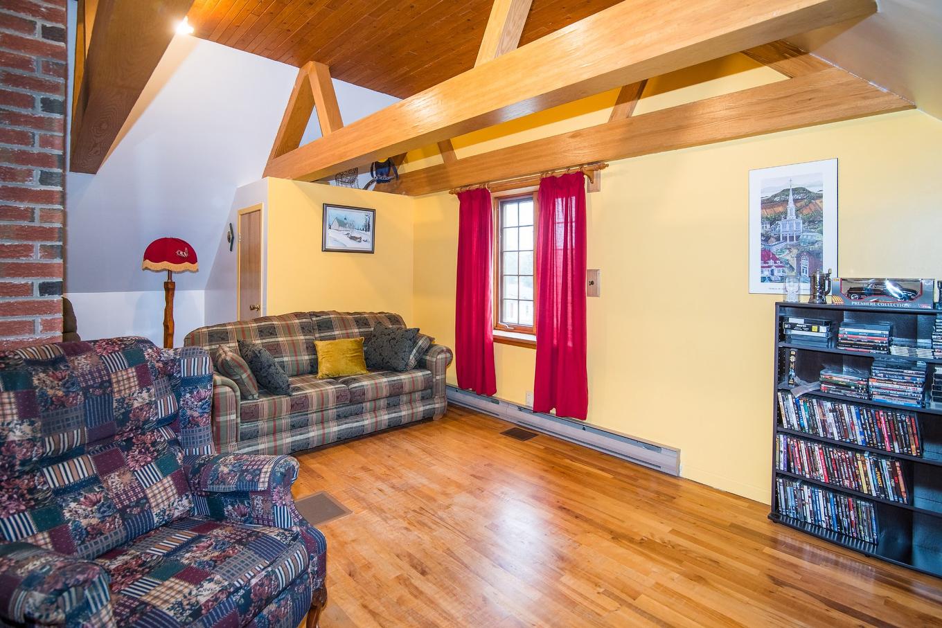 Living room - 309 Rue Taché, Saint-Pascal, QC - Indoor