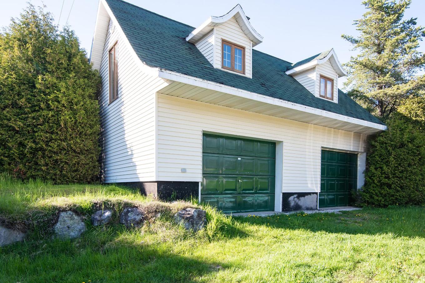 Garage - 309 Rue Taché, Saint-Pascal, QC - Outdoor