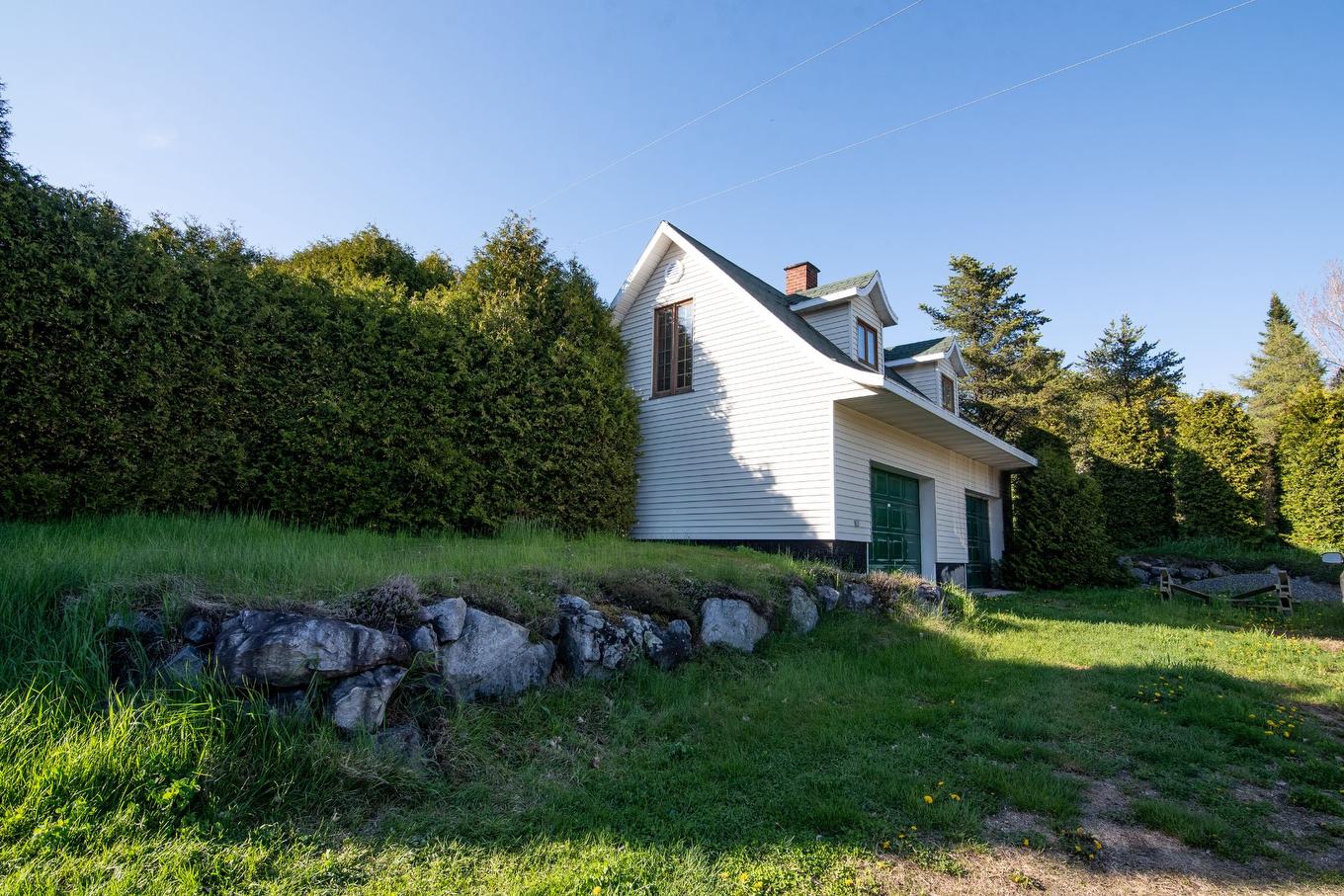 Garage - 309 Rue Taché, Saint-Pascal, QC - Outdoor