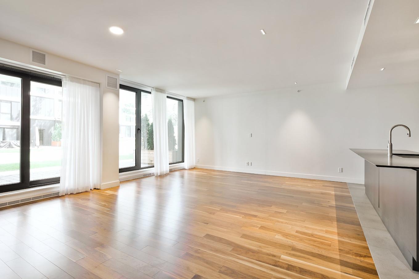 Salon - 104-11 Côte Du Vésinet, Montréal (Outremont), QC - Indoor Photo Showing Other Room