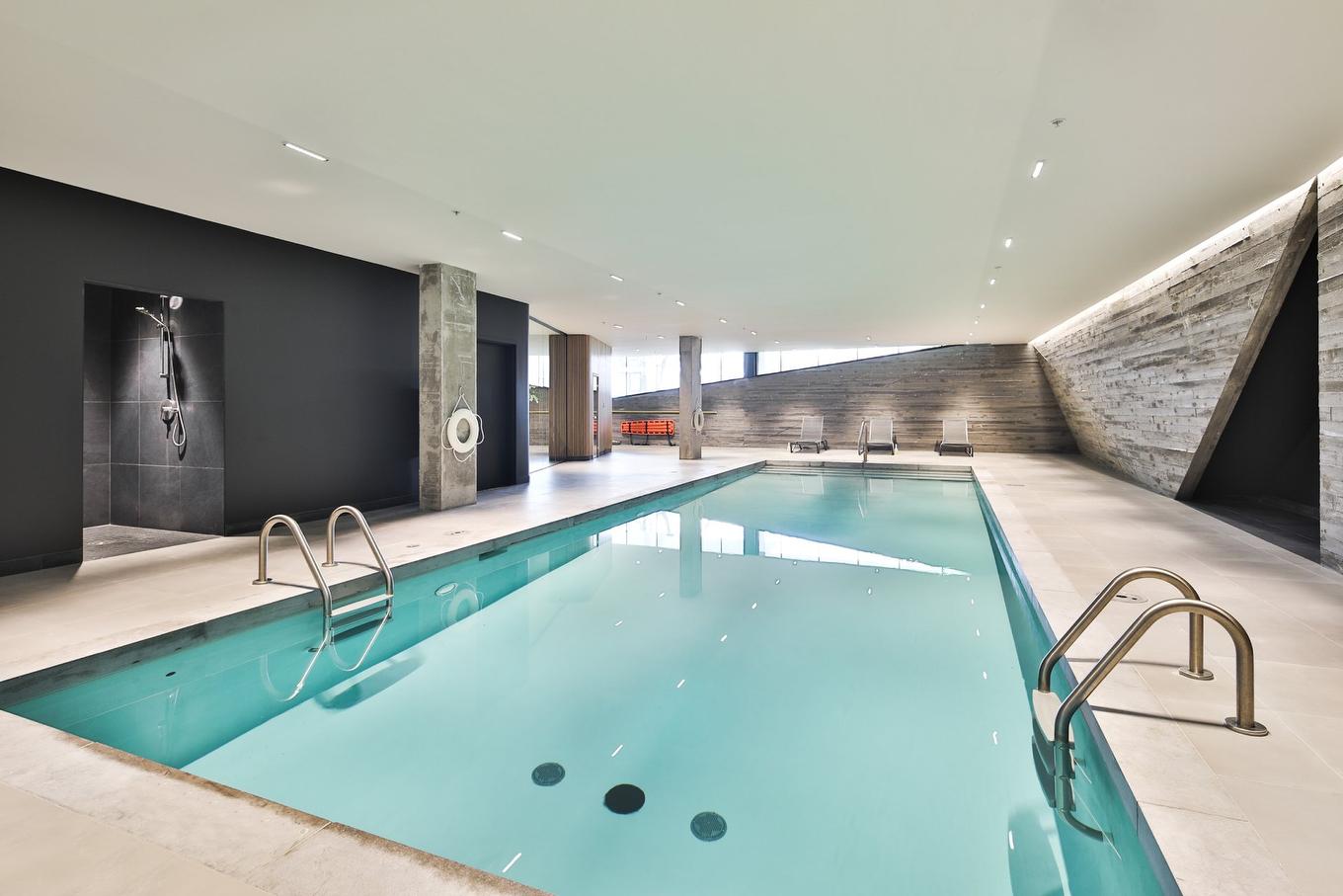 Piscine - 104-11 Côte Du Vésinet, Montréal (Outremont), QC - Indoor Photo Showing Other Room With In Ground Pool