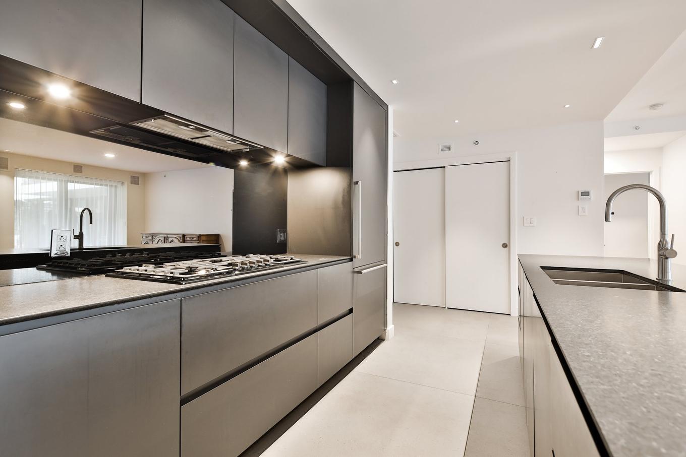 Cuisine - 104-11 Côte Du Vésinet, Montréal (Outremont), QC - Indoor Photo Showing Kitchen With Upgraded Kitchen