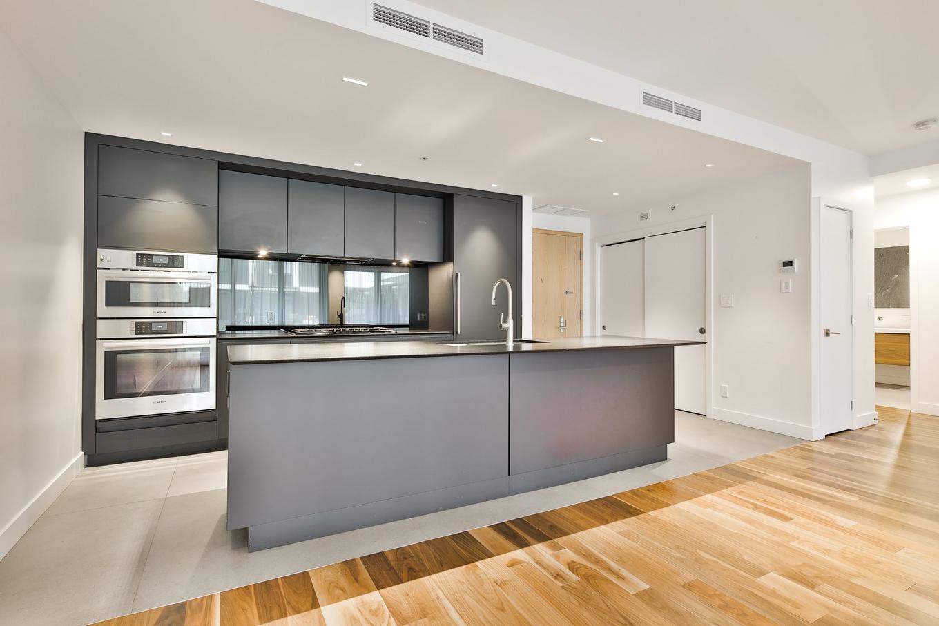 Cuisine - 104-11 Côte Du Vésinet, Montréal (Outremont), QC - Indoor Photo Showing Kitchen With Upgraded Kitchen