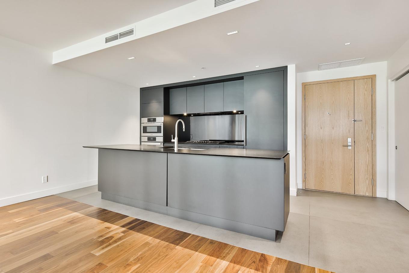 Cuisine - 104-11 Côte Du Vésinet, Montréal (Outremont), QC - Indoor Photo Showing Kitchen