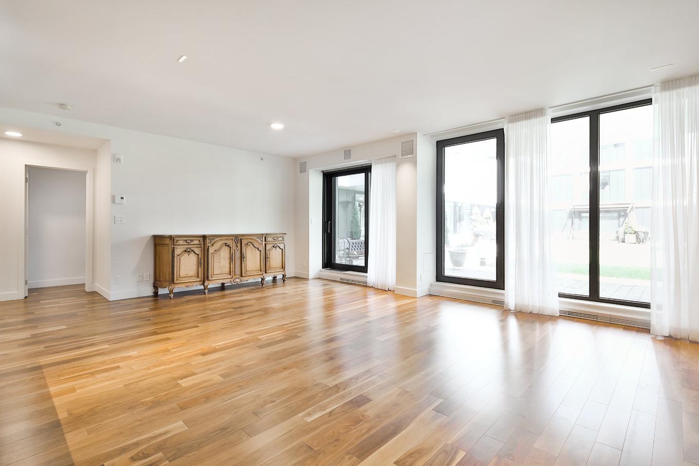 Salon - 104-11 Côte Du Vésinet, Montréal (Outremont), QC - Indoor