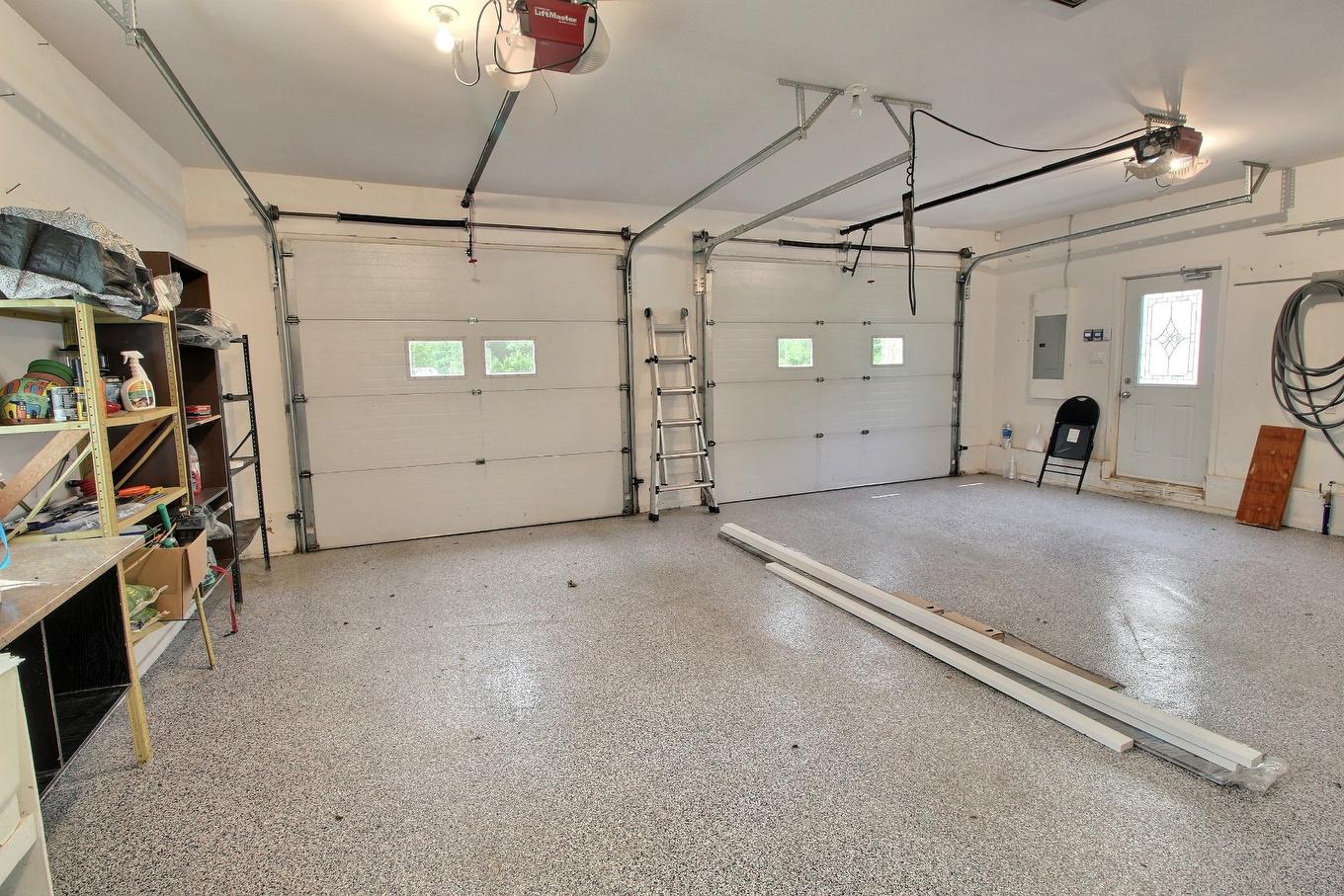 Garage - 402 Route Des Pionniers, Rouyn-Noranda, QC - Indoor Photo Showing Garage