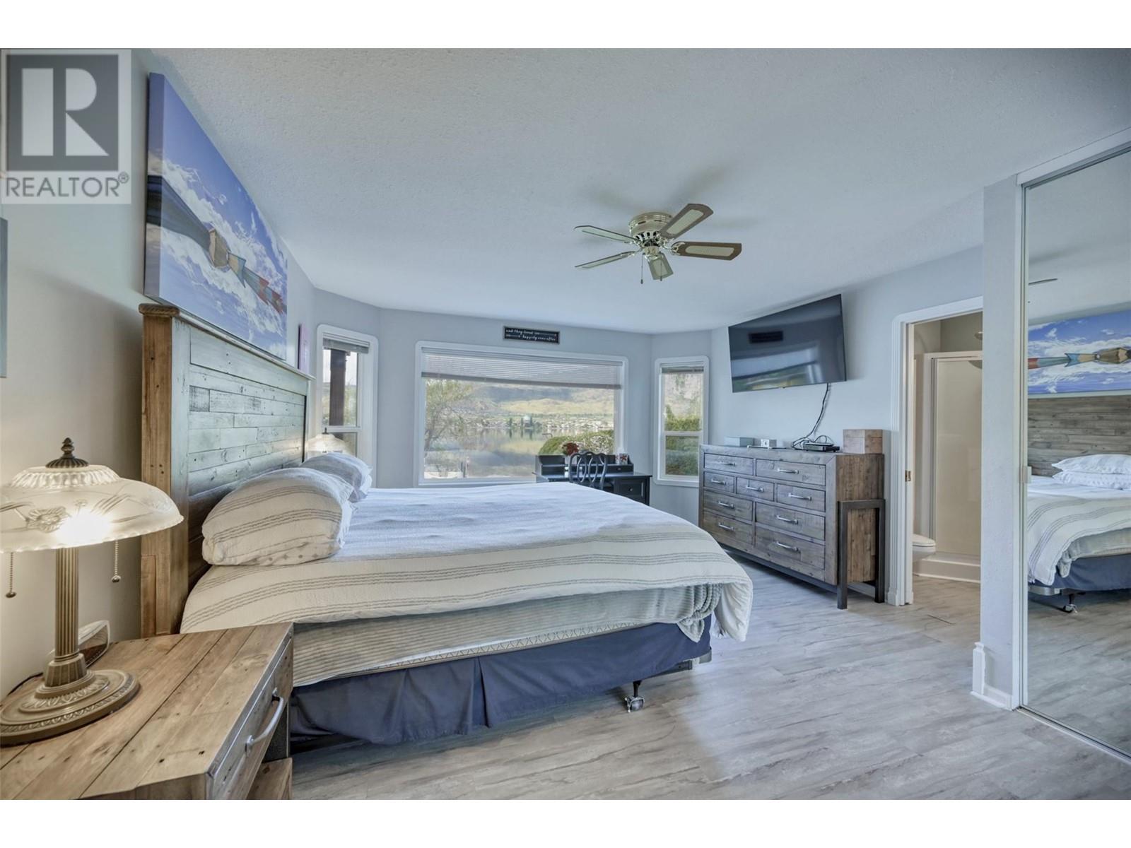 45 Harbour Key Drive, Osoyoos, BC - Indoor Photo Showing Bedroom