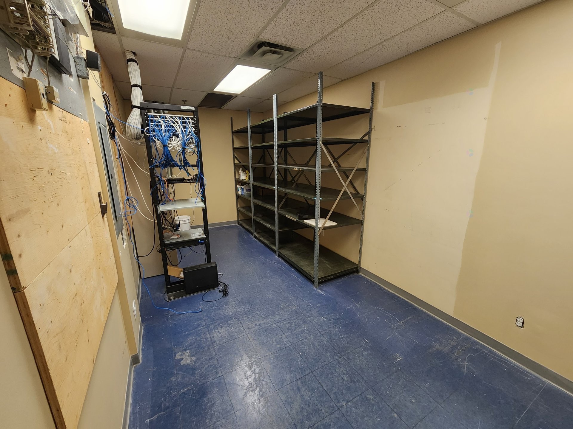 Rangement - 325-4650 Boul. Des Laurentides, Laval (Vimont), QC - Indoor