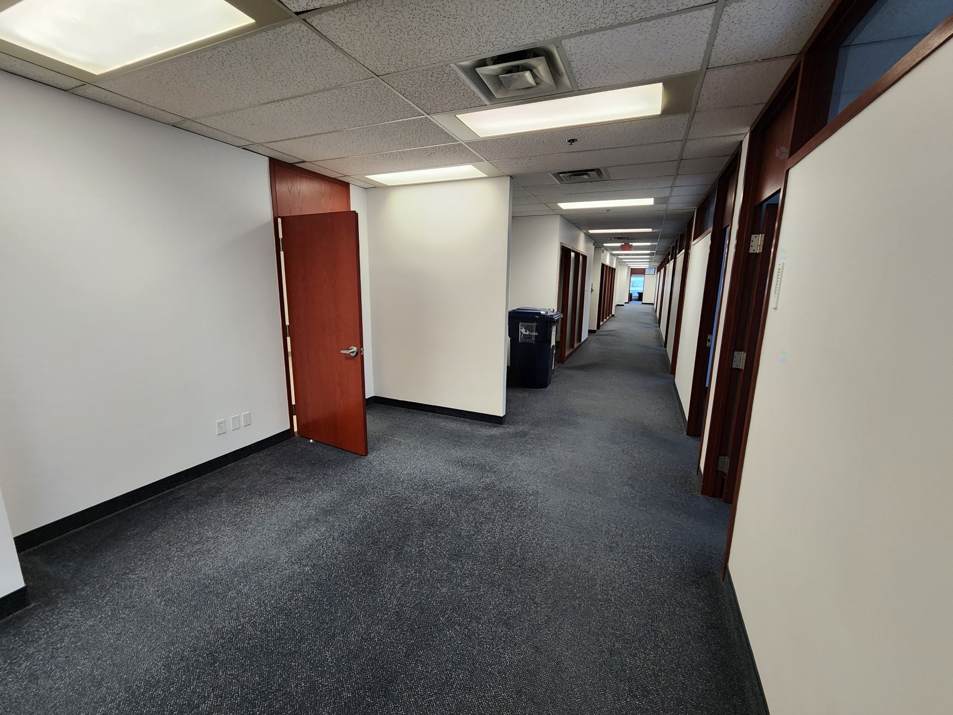 Bureau - 325-4650 Boul. Des Laurentides, Laval (Vimont), QC - Indoor