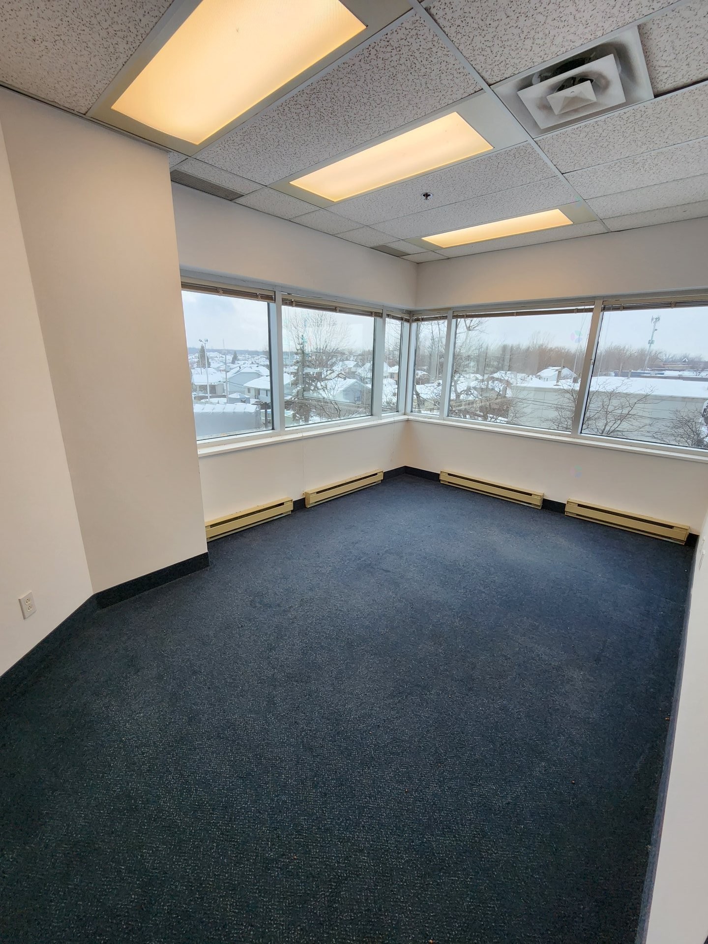 Bureau - 325-4650 Boul. Des Laurentides, Laval (Vimont), QC - Indoor Photo Showing Other Room