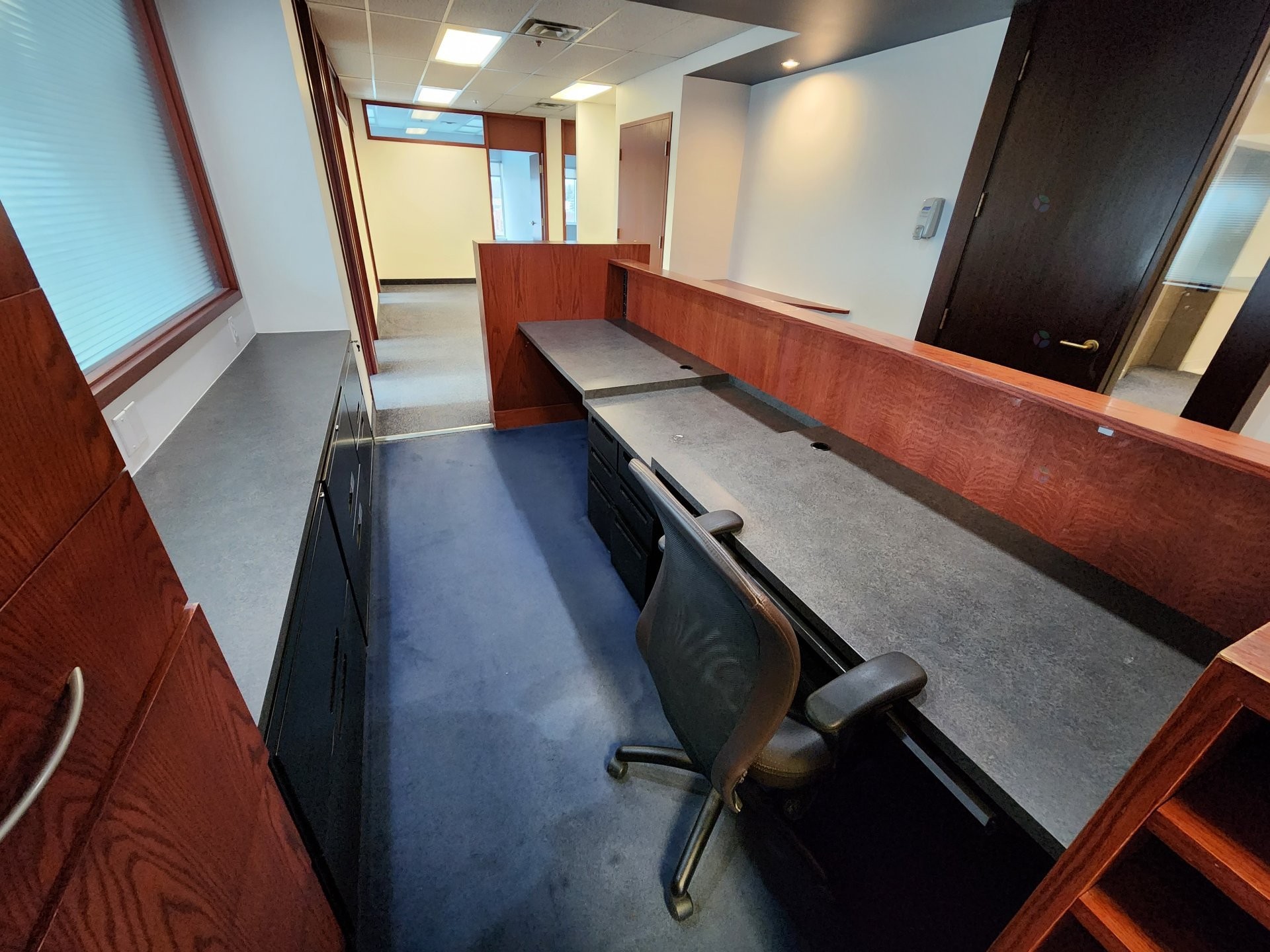 Bureau - 325-4650 Boul. Des Laurentides, Laval (Vimont), QC - Indoor Photo Showing Other Room