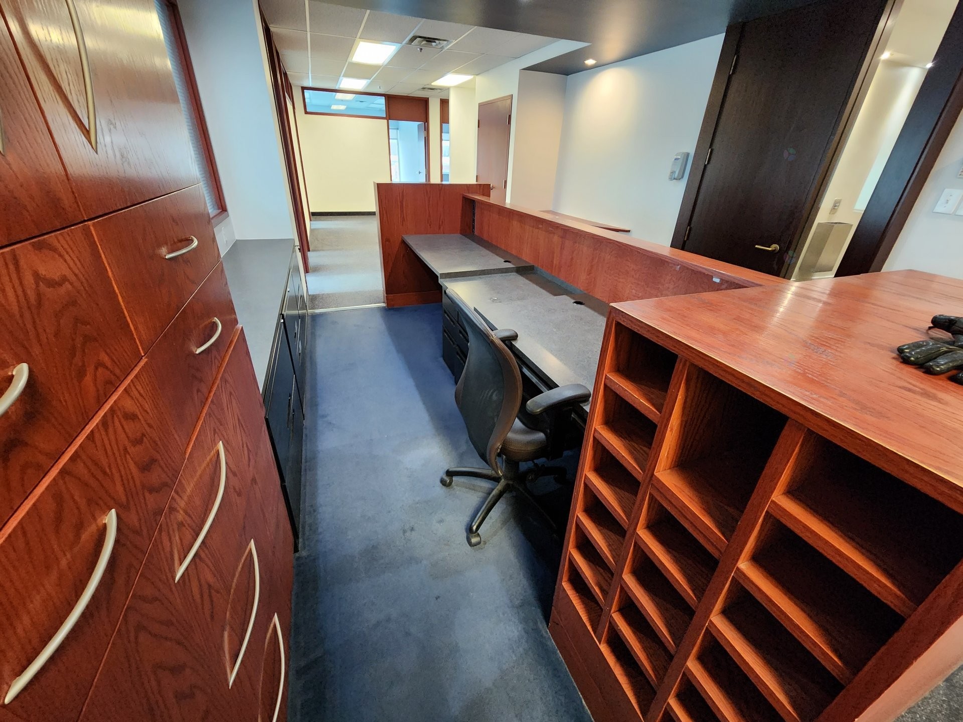 Bureau - 325-4650 Boul. Des Laurentides, Laval (Vimont), QC - Indoor Photo Showing Office