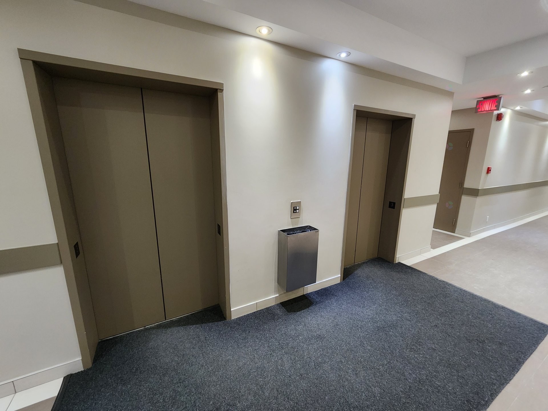 Ascenseur - 325-4650 Boul. Des Laurentides, Laval (Vimont), QC - Indoor Photo Showing Other Room