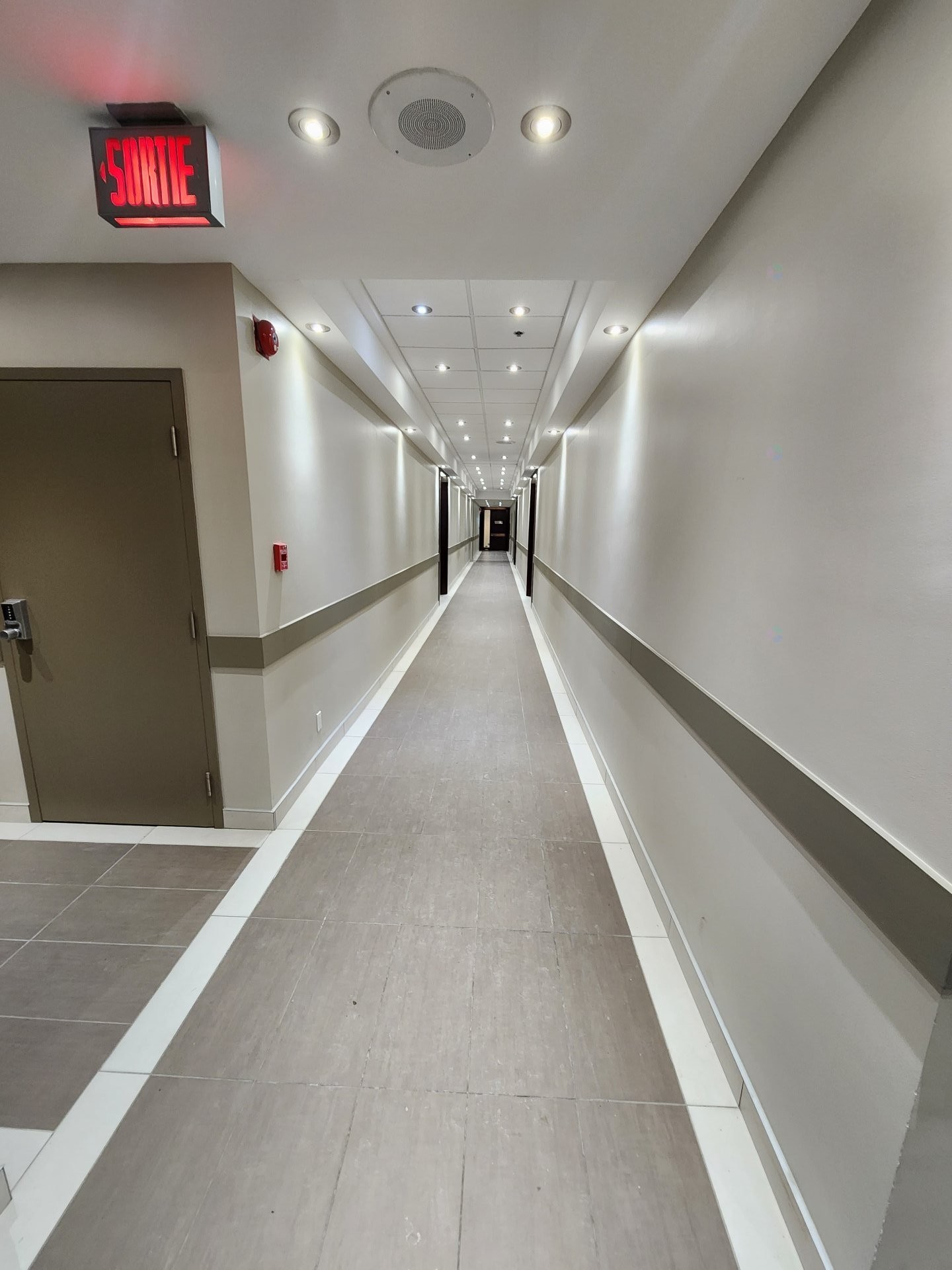 Hall d'entrée/Vestibule - 325-4650 Boul. Des Laurentides, Laval (Vimont), QC - Indoor Photo Showing Other Room