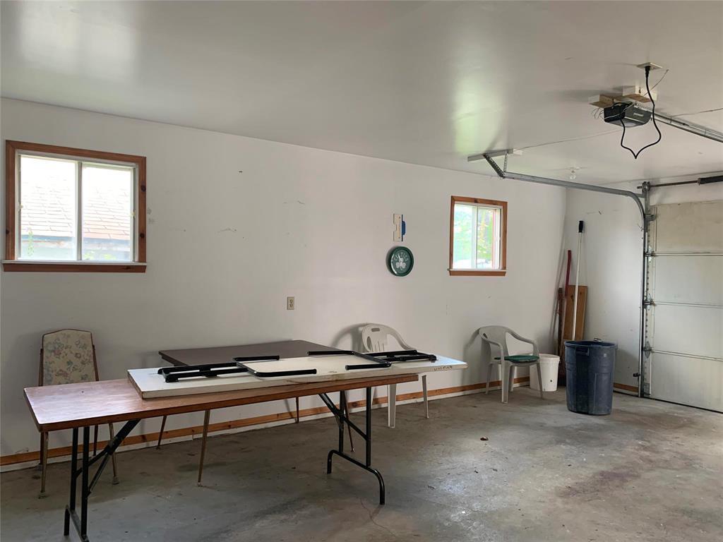 57 Jamaica Street, Gladstone, MB - Indoor Photo Showing Garage