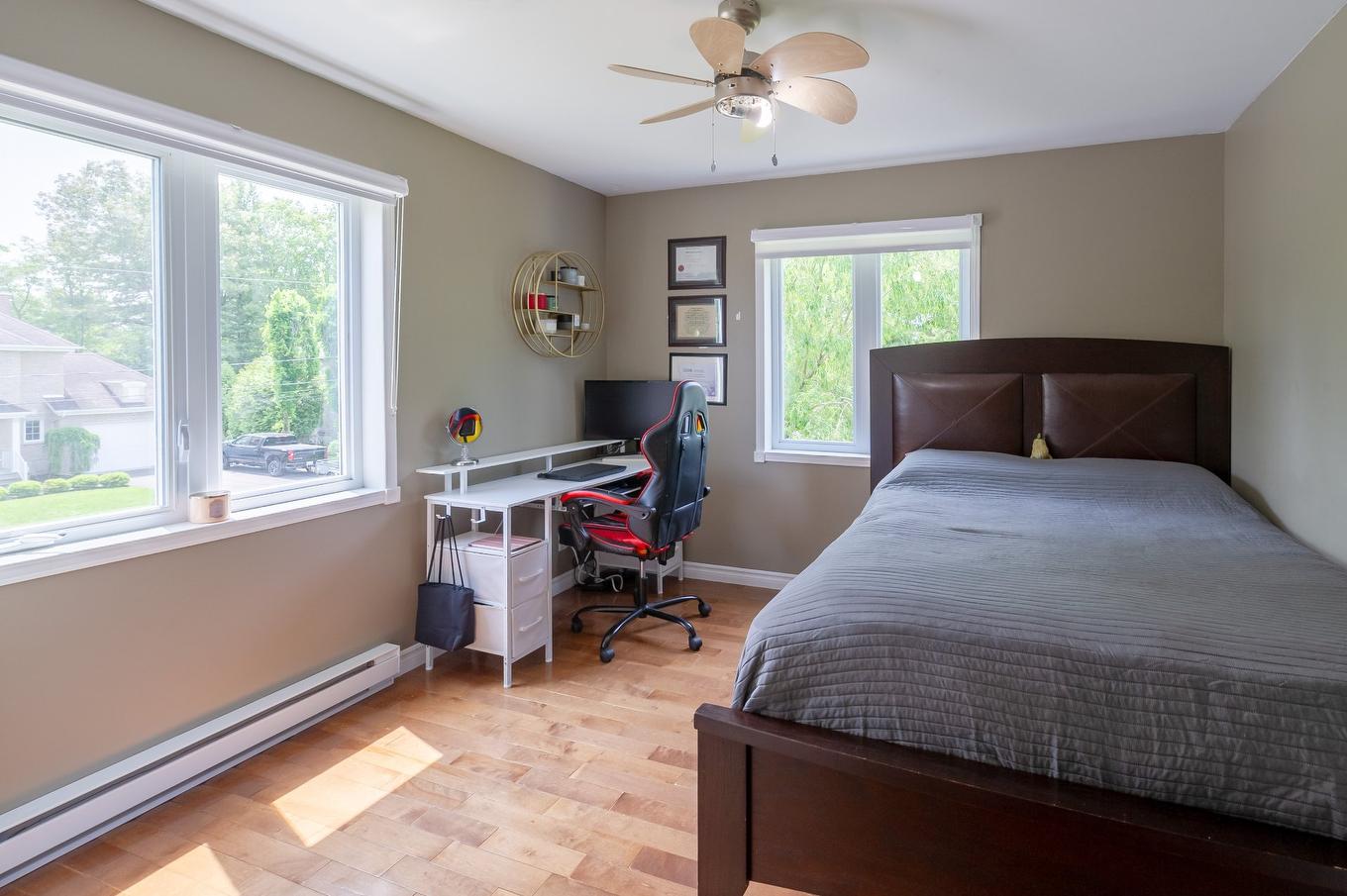 Bedroom - 202 25E Rue O., Venise-En-Québec, QC - Indoor Photo Showing Bedroom