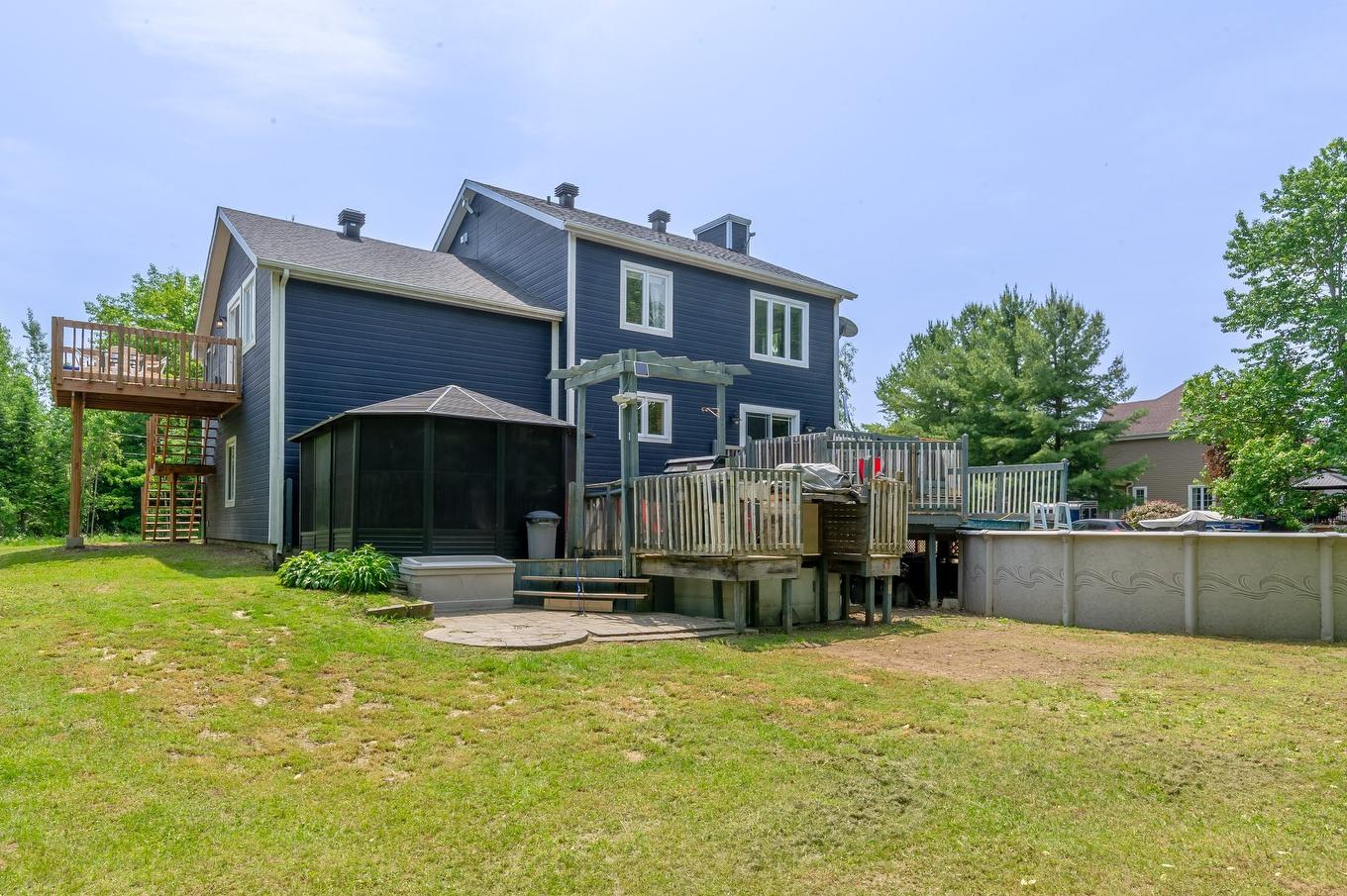 Back facade - 202 25E Rue O., Venise-En-Québec, QC - Outdoor With Above Ground Pool