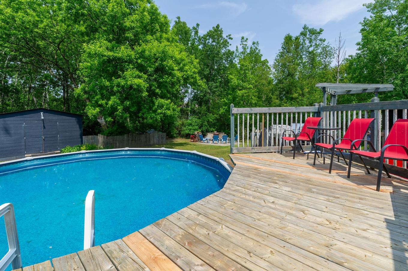 Balcony - 202 25E Rue O., Venise-En-Québec, QC - Outdoor With Above Ground Pool