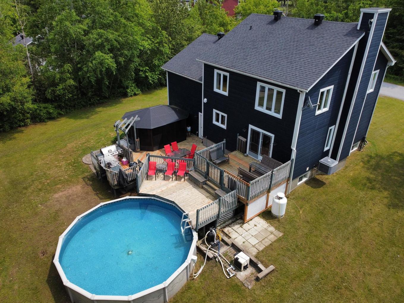 Aerial photo - 202 25E Rue O., Venise-En-Québec, QC - Outdoor With Above Ground Pool