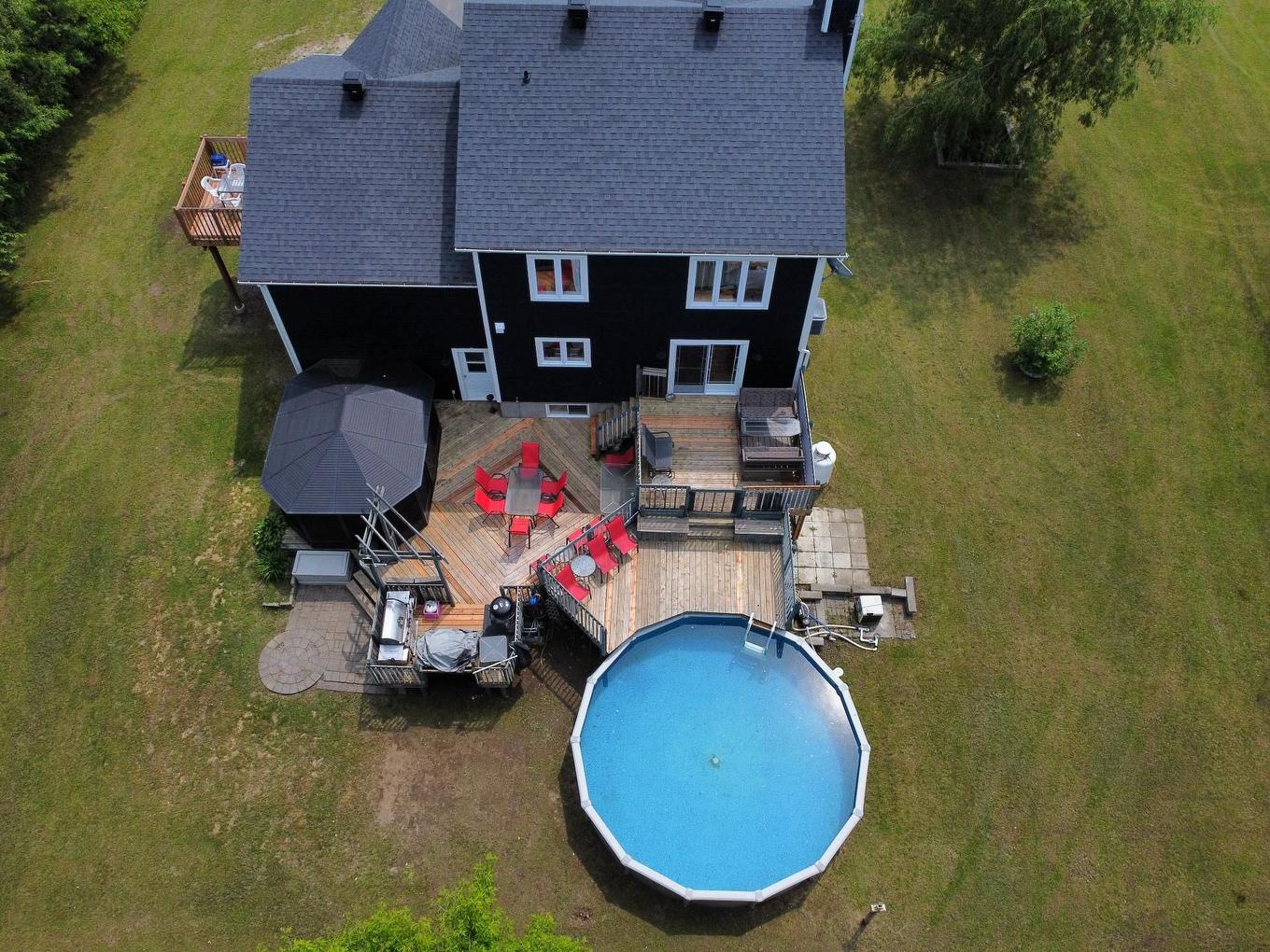 Aerial photo - 202 25E Rue O., Venise-En-Québec, QC - Outdoor With Above Ground Pool