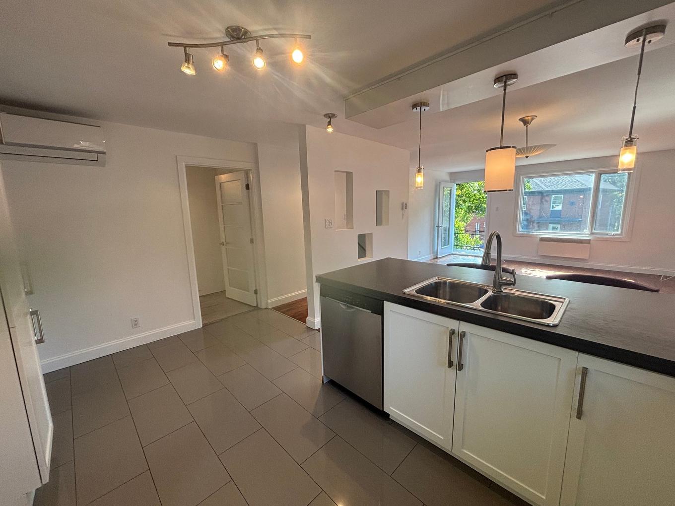 Cuisine - 1922 Rue De Bergerville, Québec (Sainte-Foy/Sillery/Cap-Rouge), QC - Indoor Photo Showing Kitchen With Double Sink
