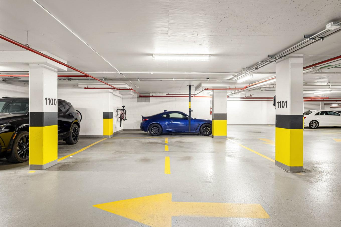 Garage - 303-299 Rue De La Rotonde, Montréal (Verdun/Île-Des-Soeurs), QC - Indoor Photo Showing Garage